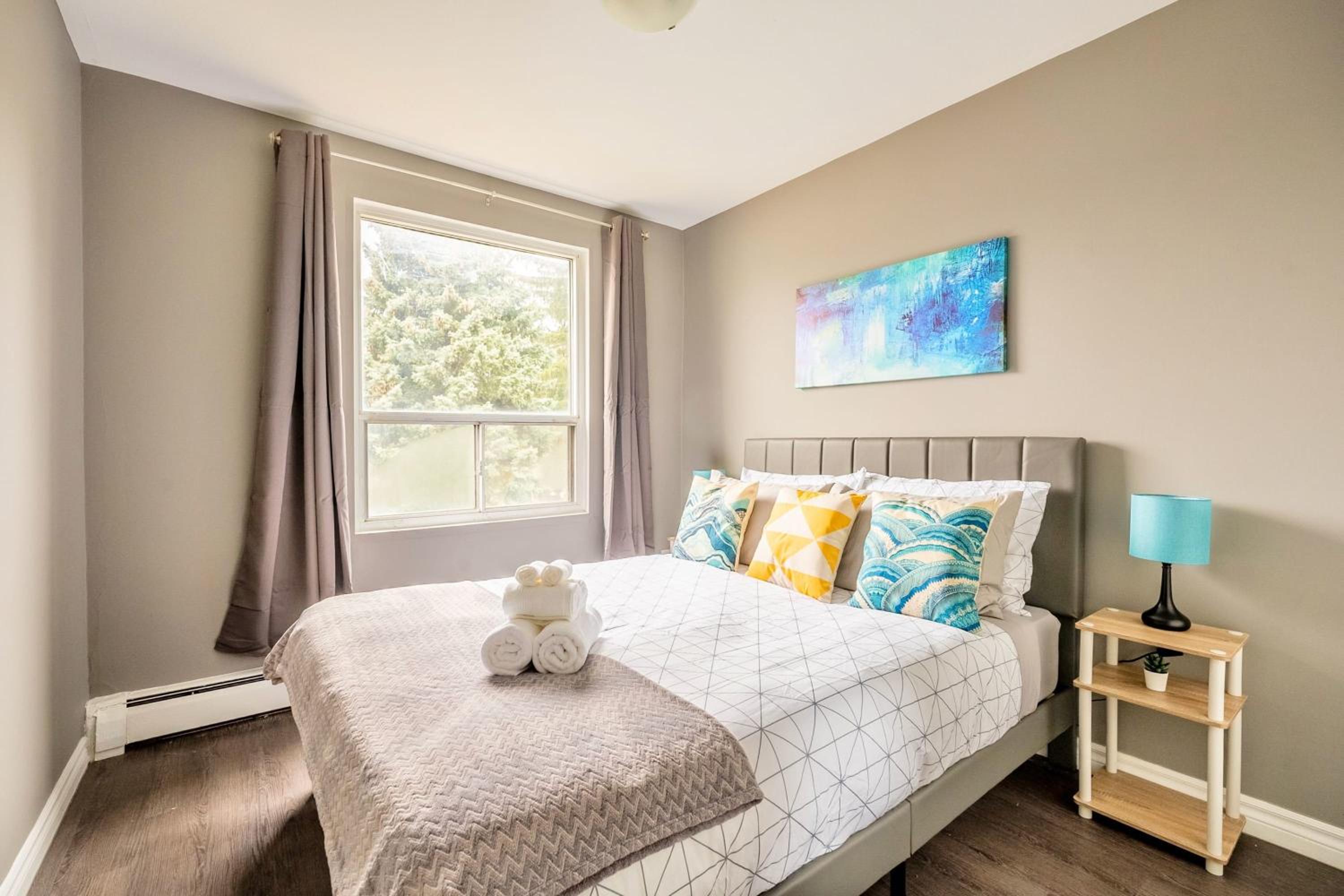 Newly Renovated 2BR Unit in Glenview West