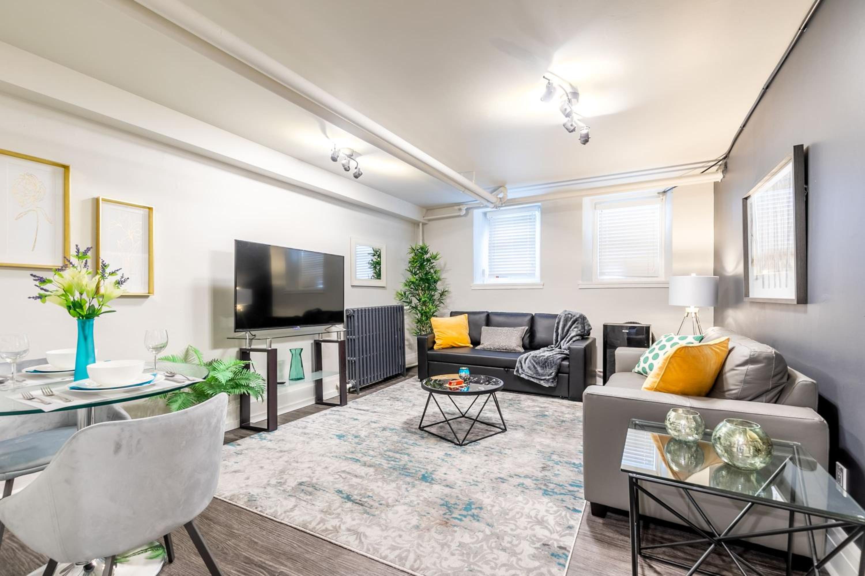 Modern Apartment in a Trendy Neighbourhood