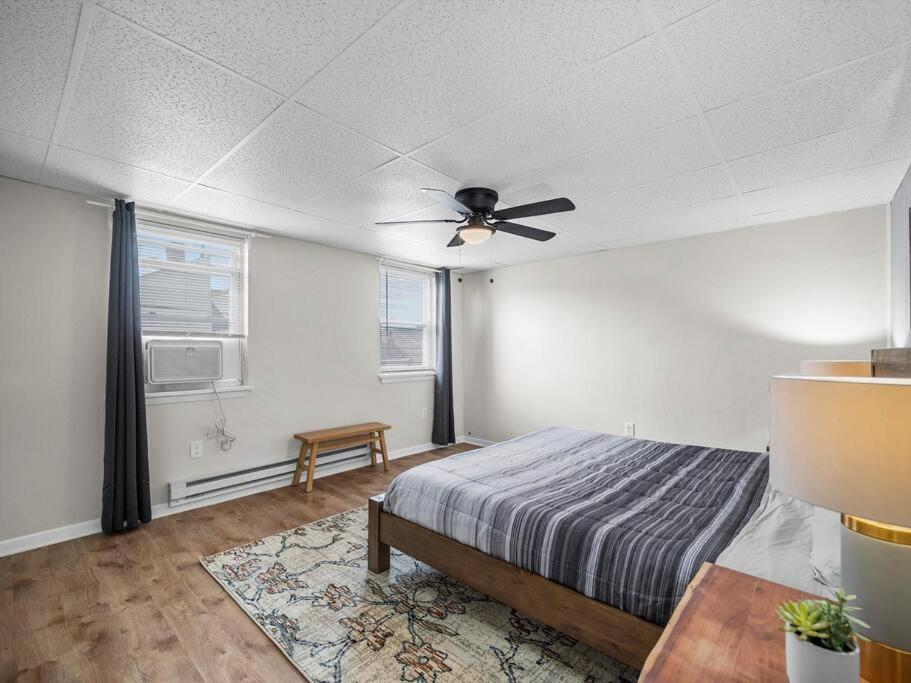 Bloomfield, Pittsburgh Bright and Spacious TWO Bedroom Apt with Free Parking view 3