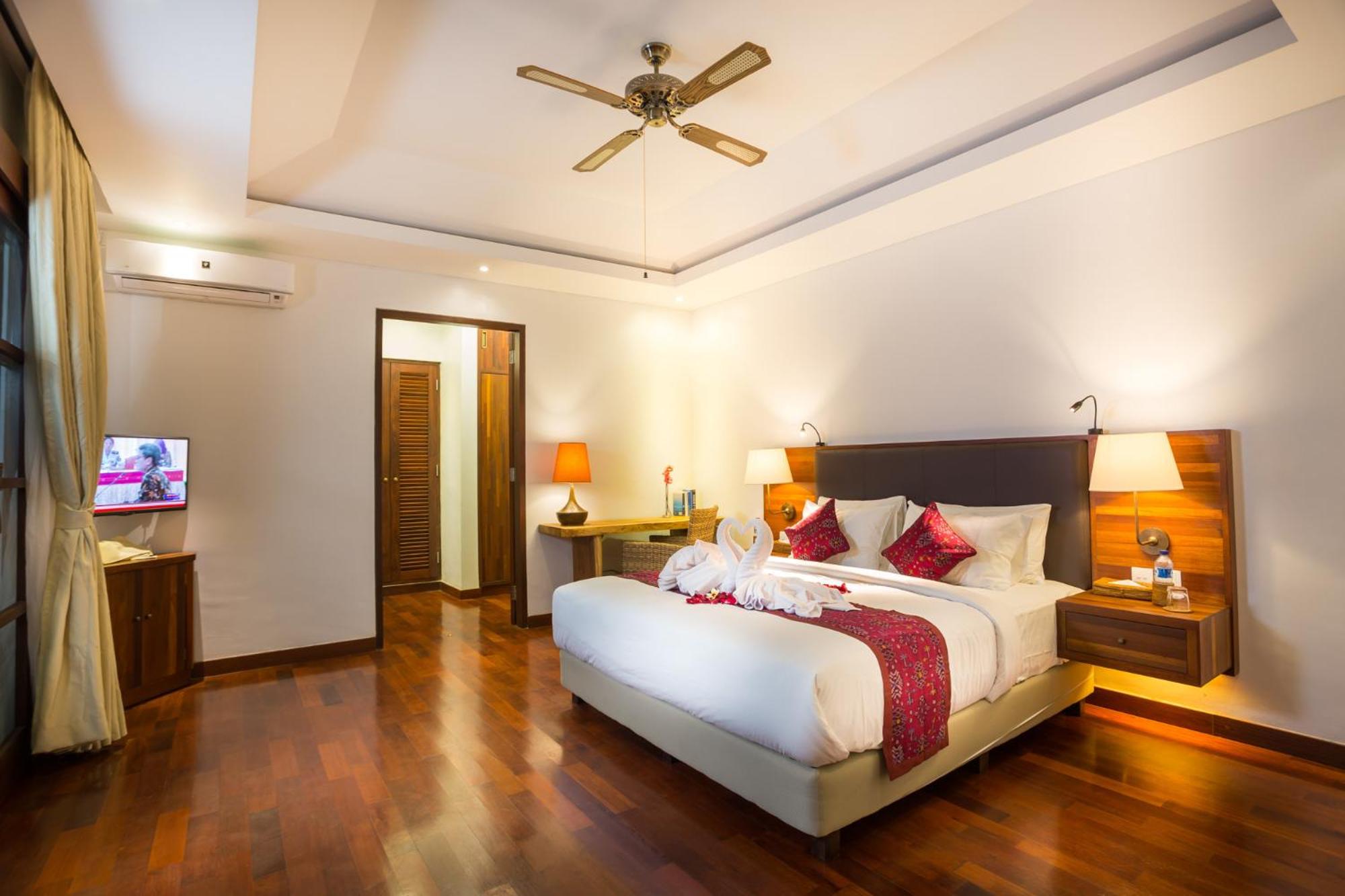 LA-BALI Villa Sanur, Spacious & Large 4BR with Private Pool, Pool Table, 5-Minutes walk to the Beach, Private Cook, Massage, Daily Tour