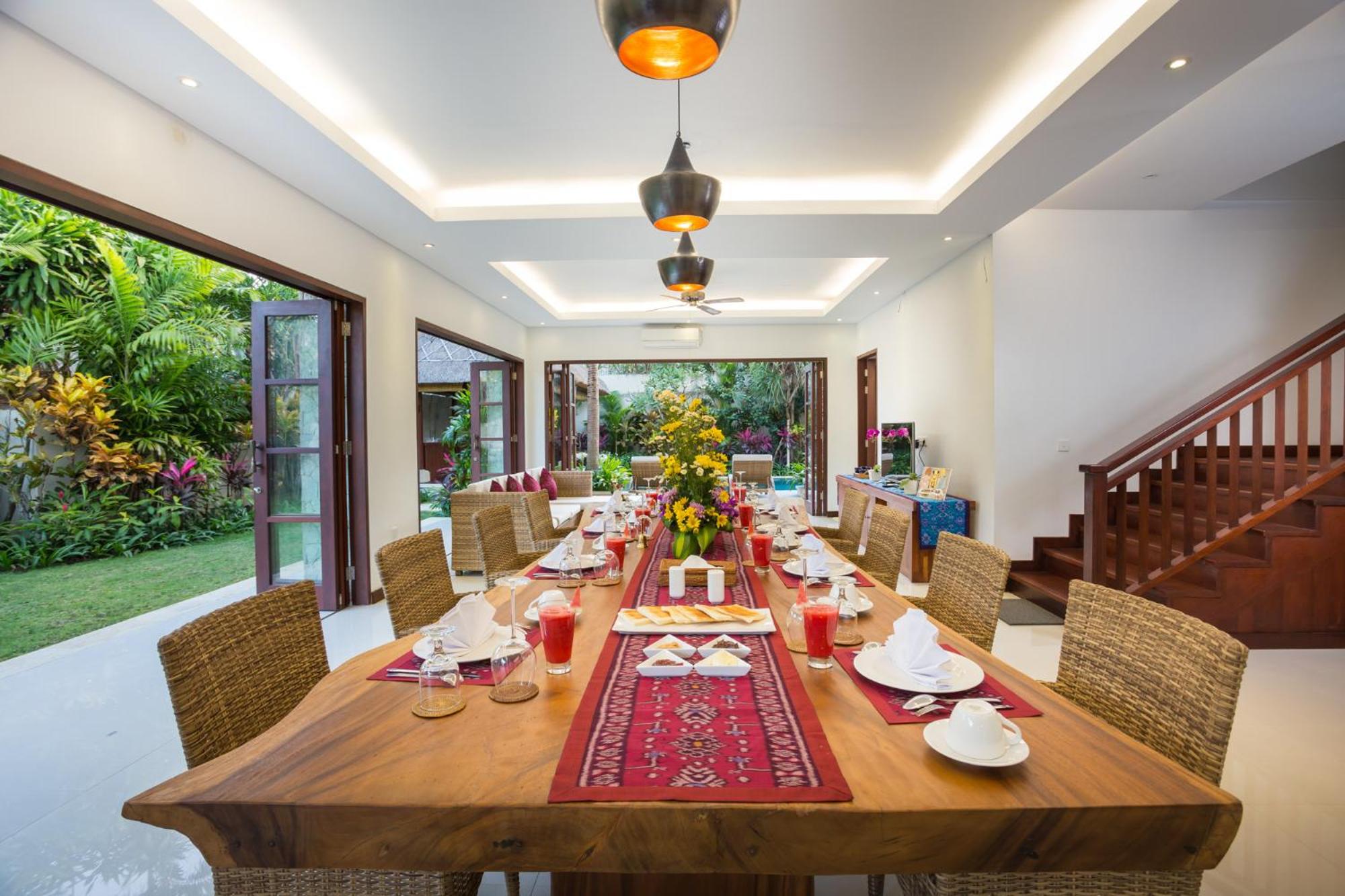 LA-BALI Villa Sanur, Spacious & Large 4BR with Private Pool, Pool Table, 5-Minutes walk to the Beach, Private Cook, Massage, Daily Tour