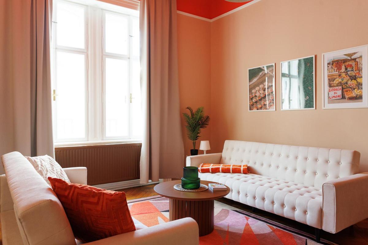 Stadtpark City Apartment is Calling - by 4ty3 Apartments