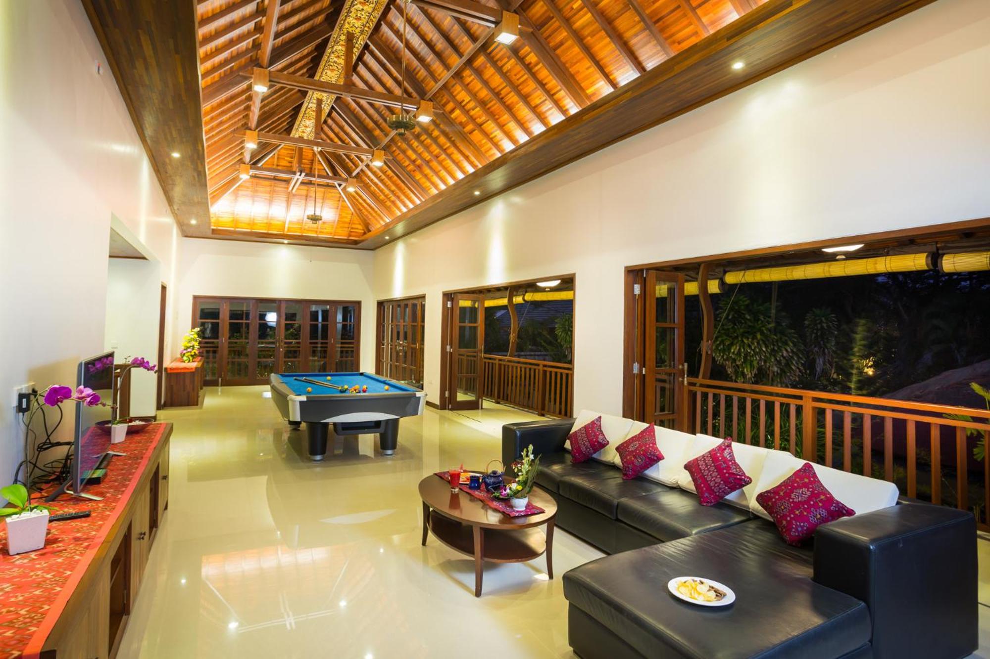 LA-BALI Villa Sanur, Spacious & Large 4BR with Private Pool, Pool Table, 5-Minutes walk to the Beach, Private Cook, Massage, Daily Tour