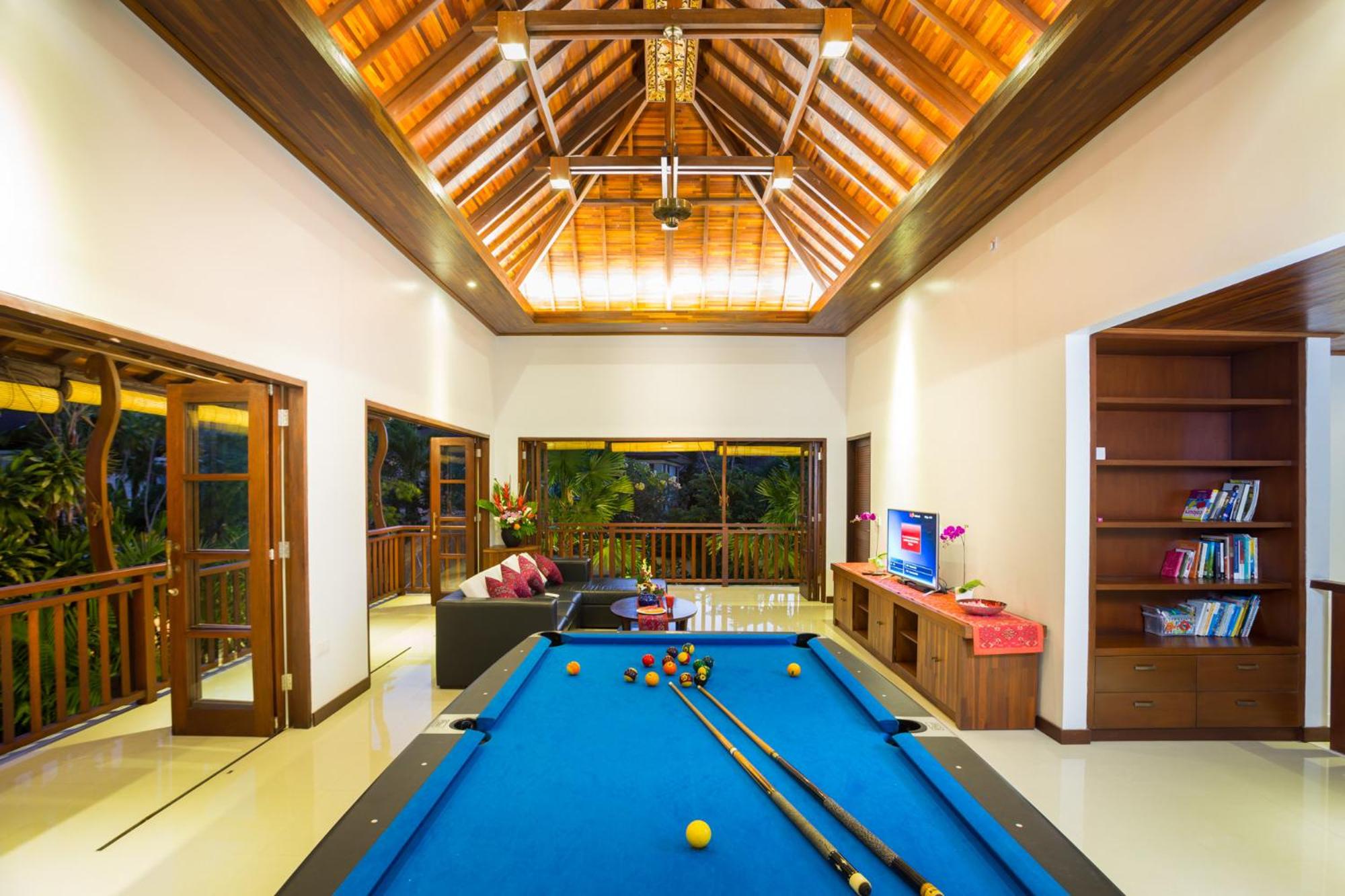 LA-BALI Villa Sanur, Spacious & Large 4BR with Private Pool, Pool Table, 5-Minutes walk to the Beach, Private Cook, Massage, Daily Tour