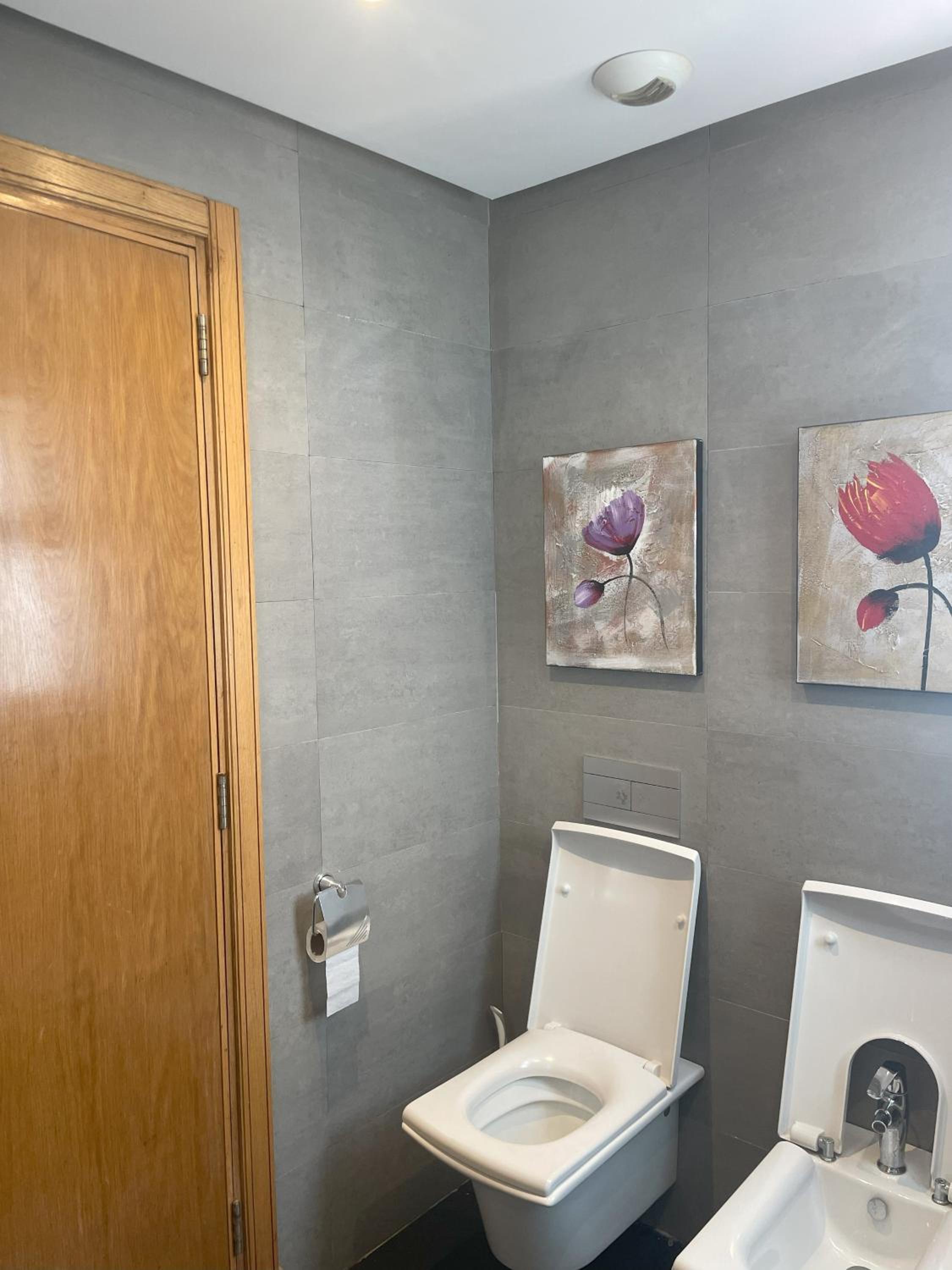 Superb new apartment with see view & free parking view 5