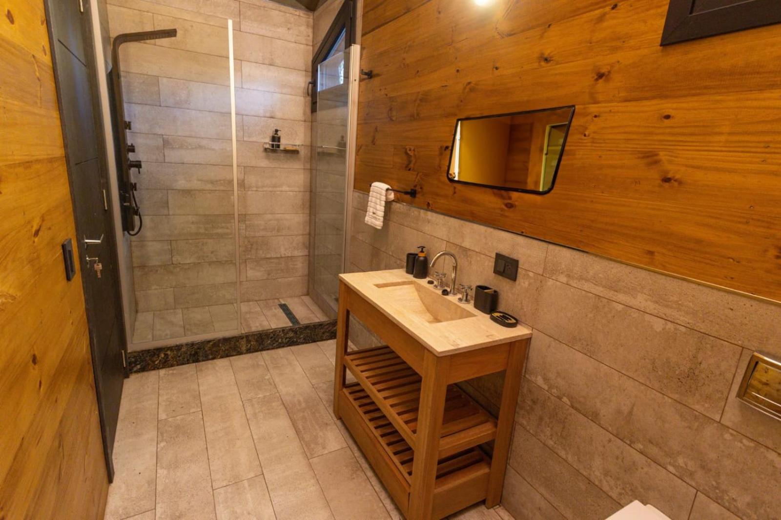 Cabañas Villa Labrador con costa de lago