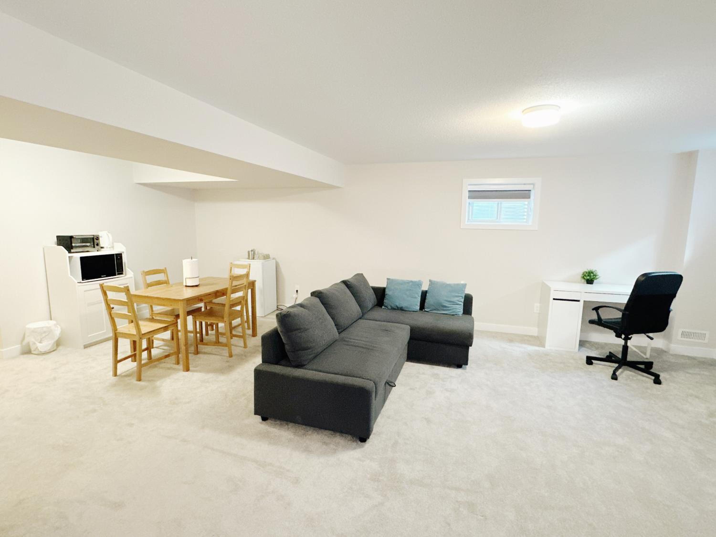 Beautiful entire basement with Netflix