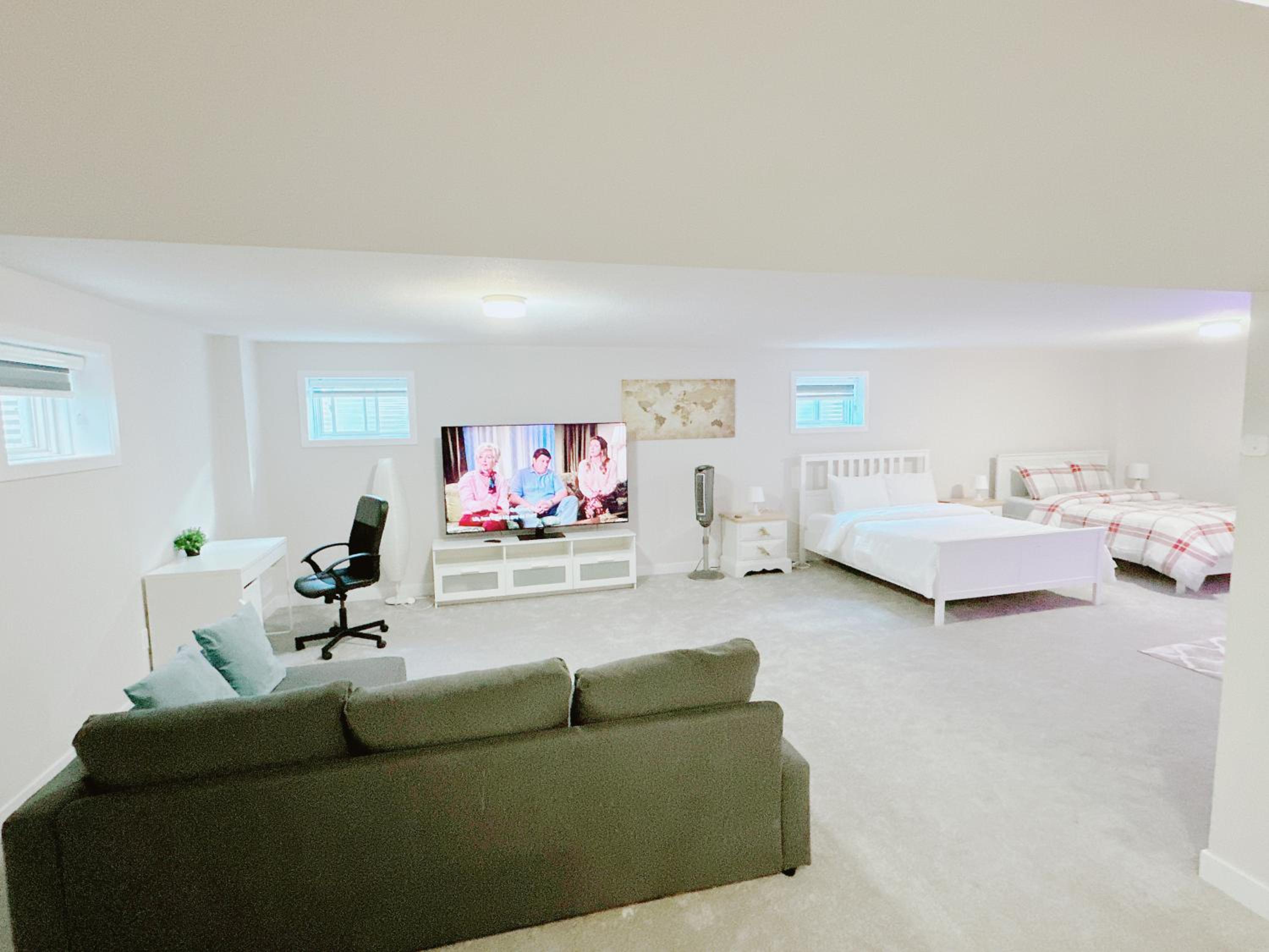 Beautiful entire basement with Netflix