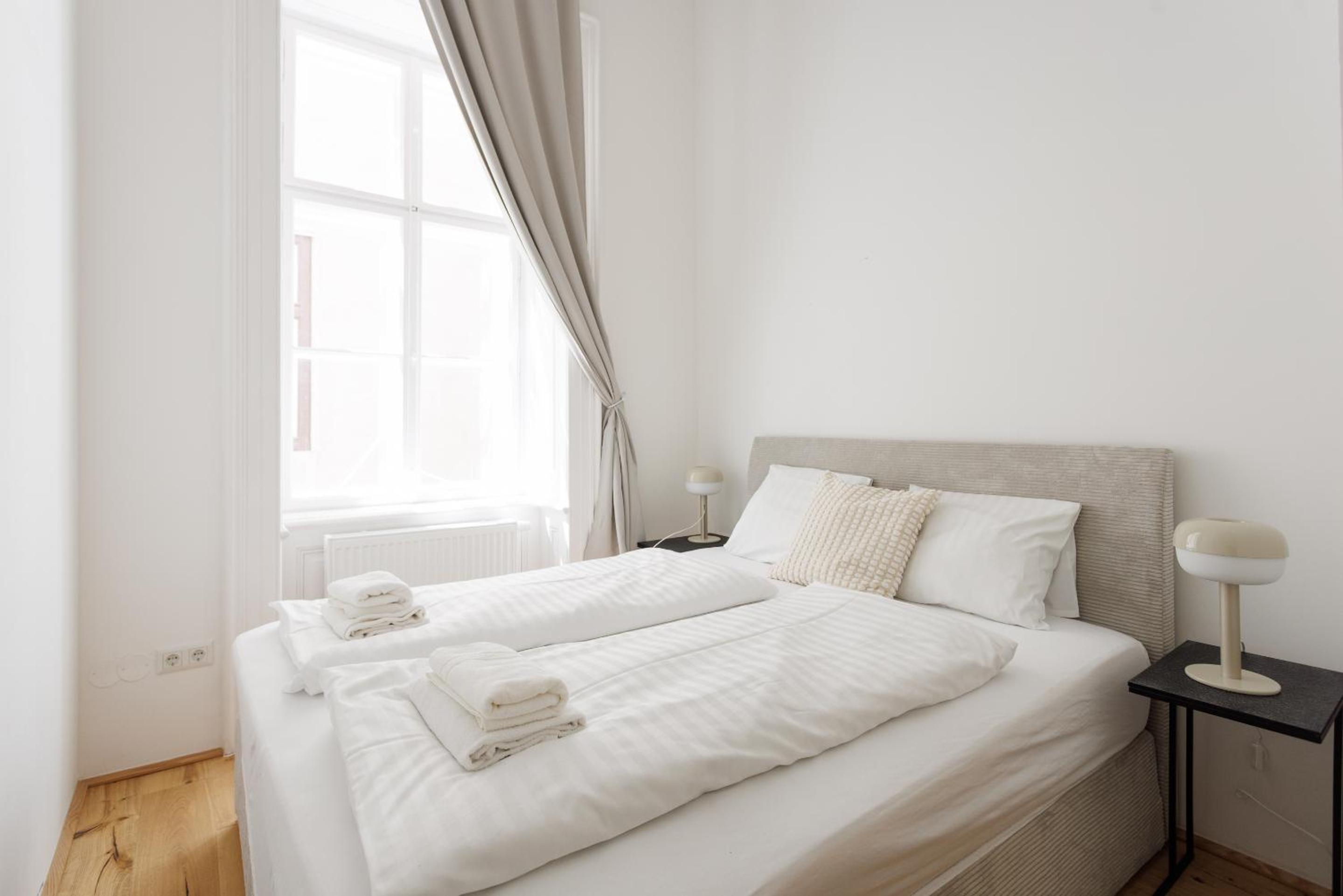 Stadtpark City Apartment is Calling - by 4ty3 Apartments