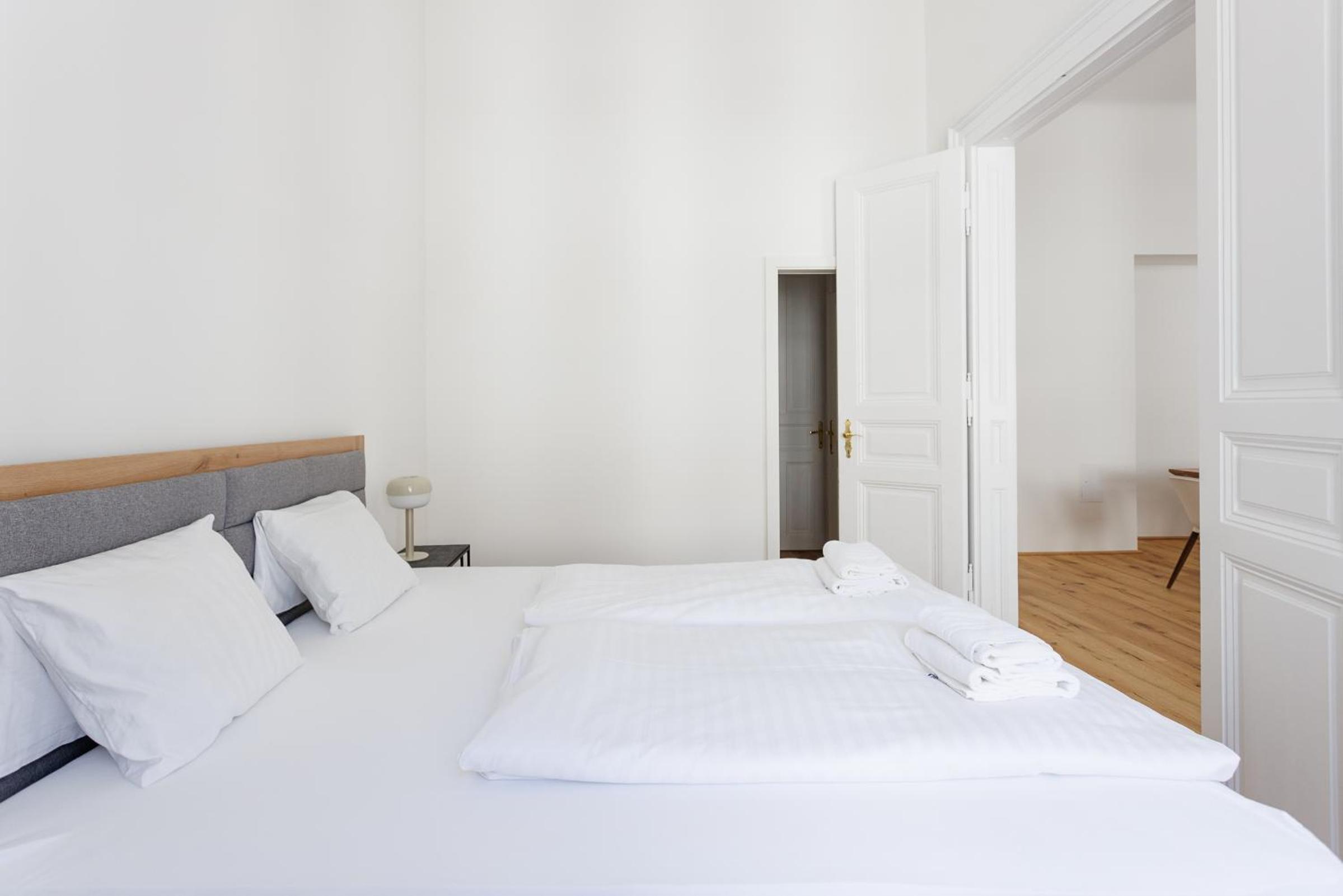 Stadtpark City Apartment is Calling - by 4ty3 Apartments
