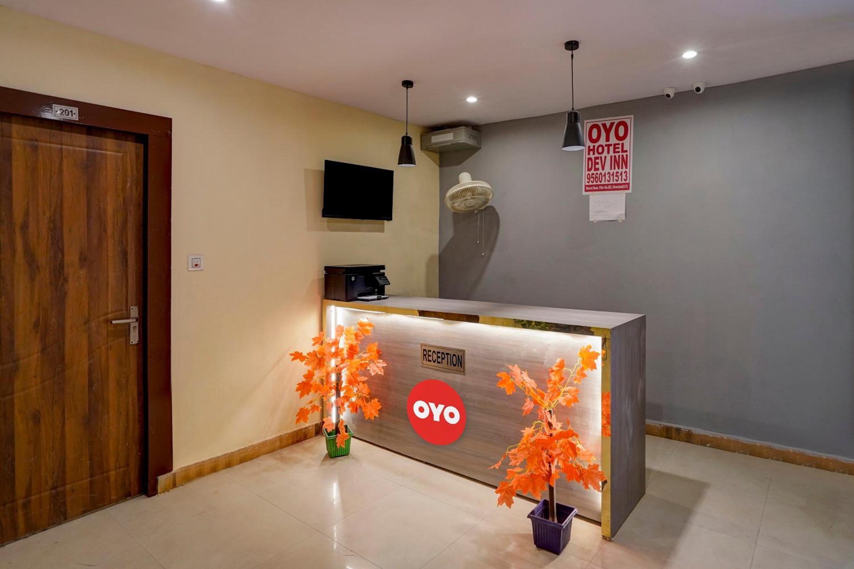Lobby & Reception