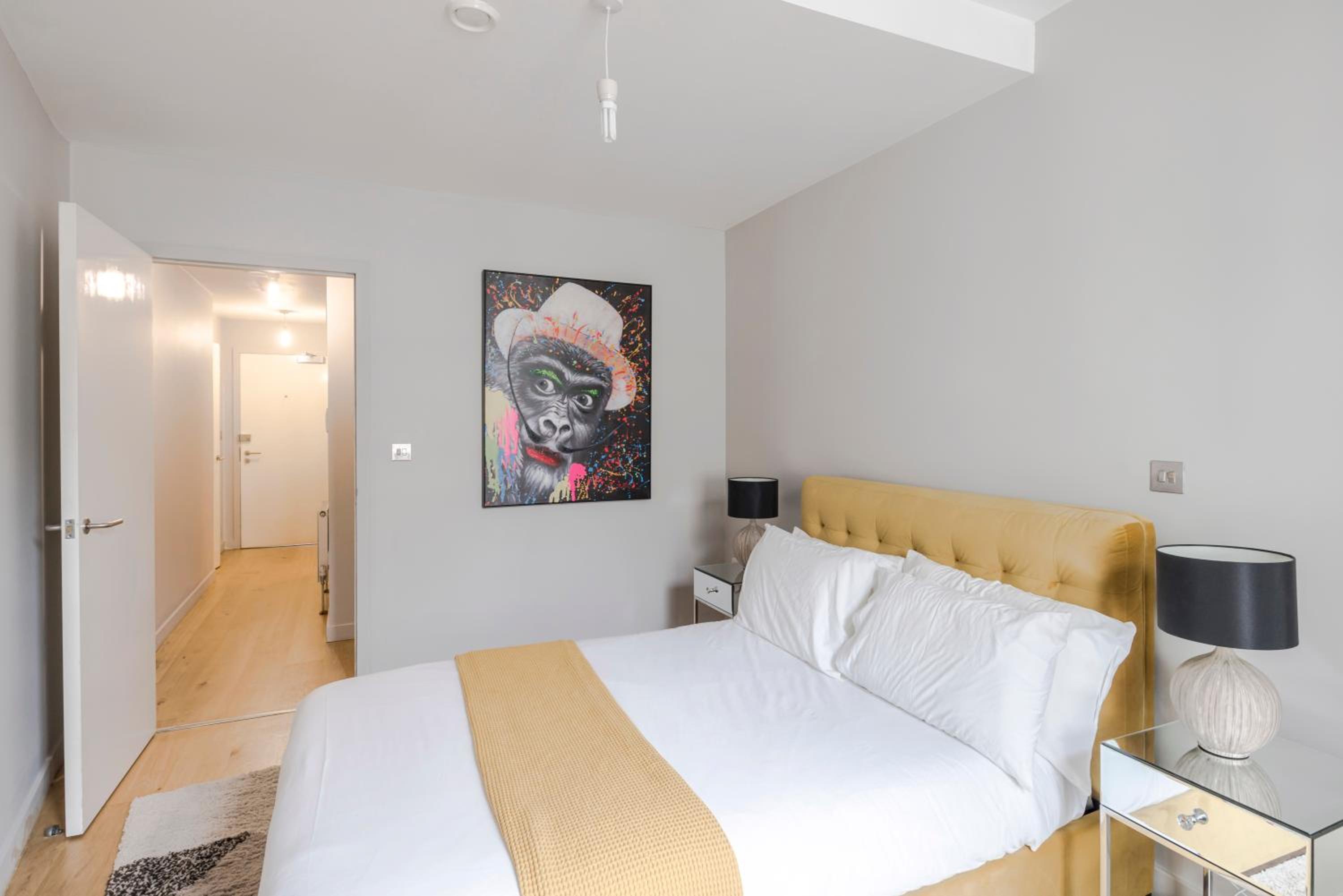 Immaculate 2-Bed Apartment in Prime Central London