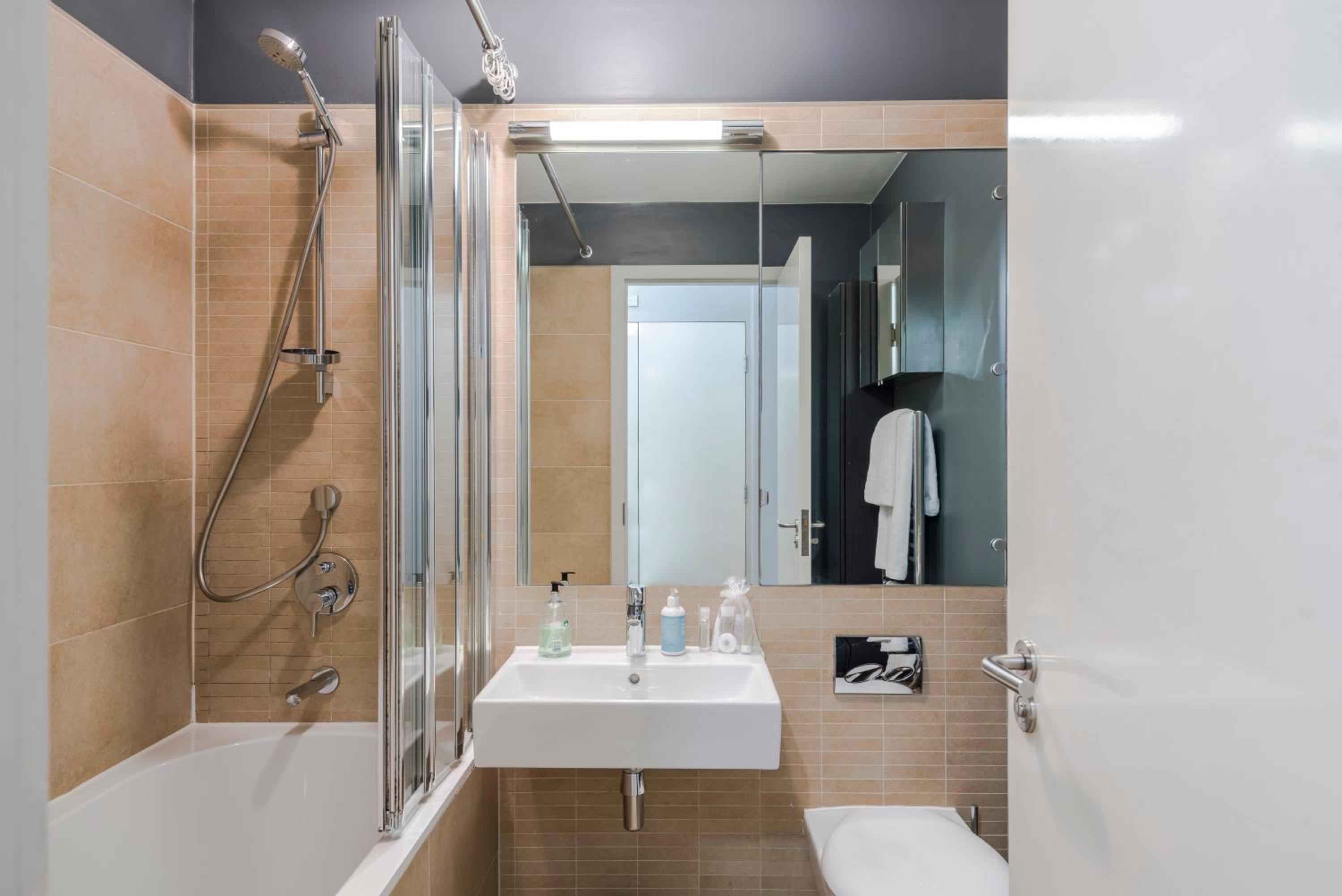 Immaculate 2-Bed Apartment in Prime Central London