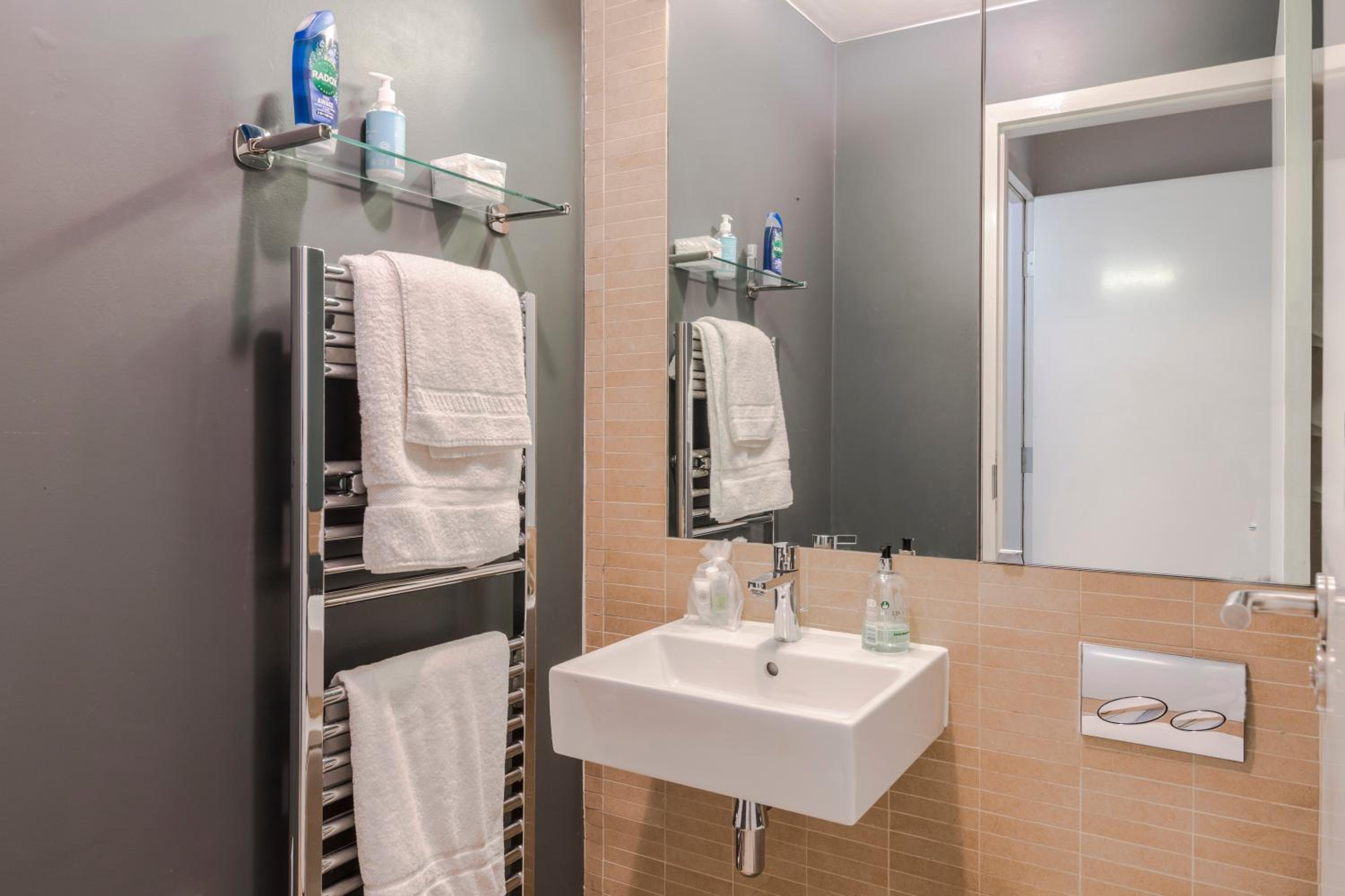 Immaculate 2-Bed Apartment in Prime Central London