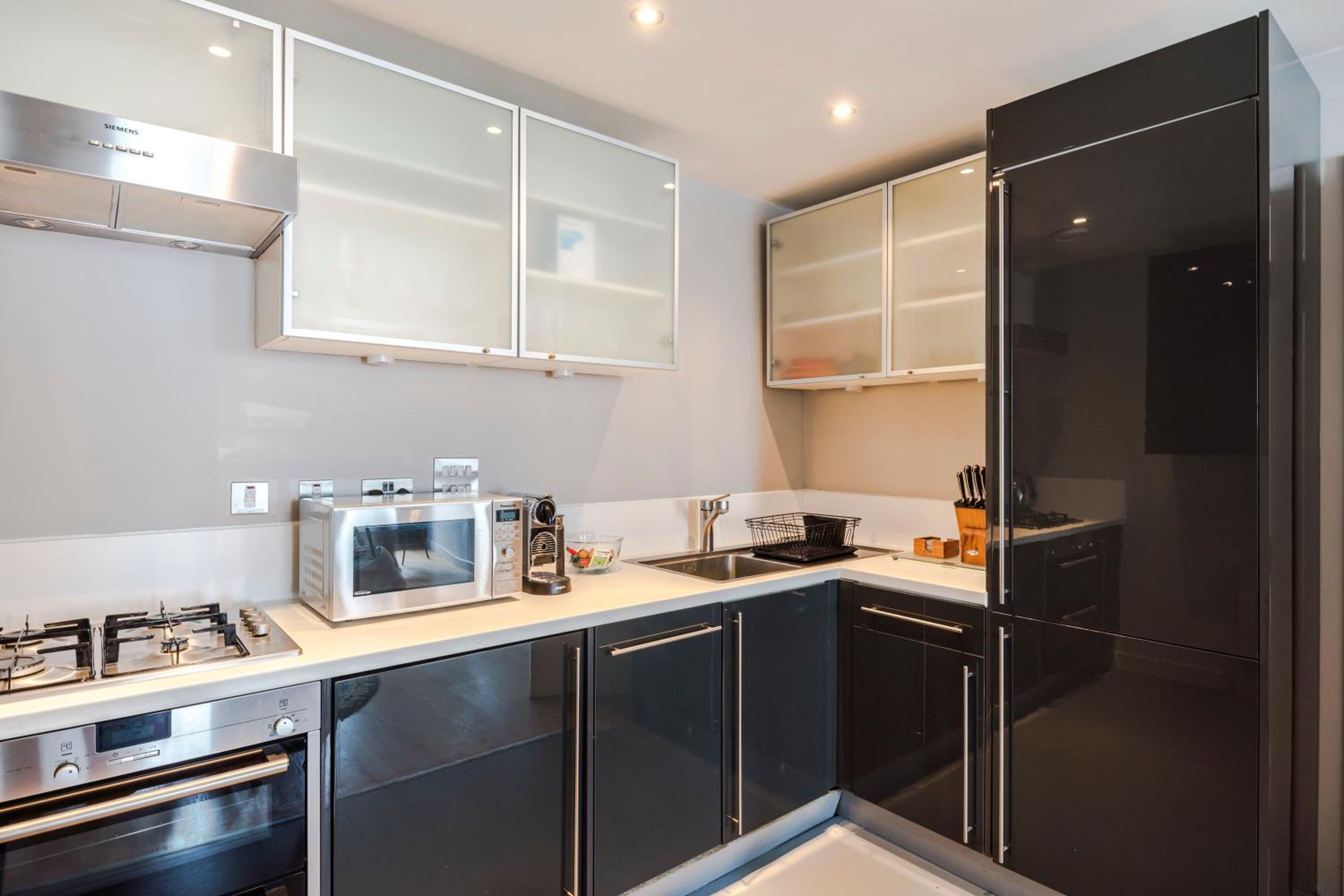 Immaculate 2-Bed Apartment in Prime Central London