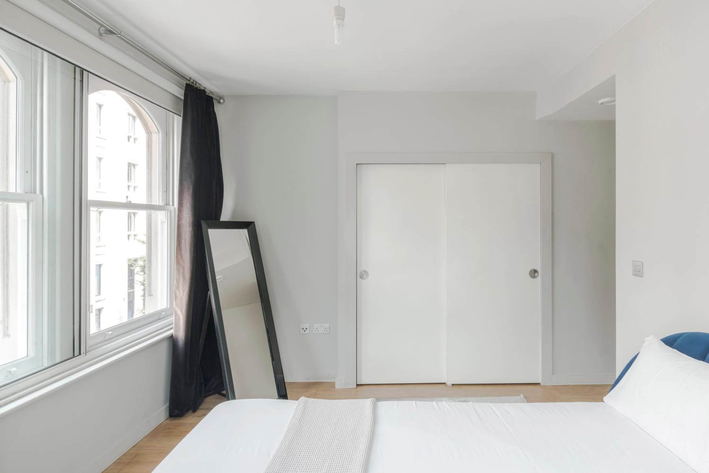 Immaculate 2-Bed Apartment in Prime Central London