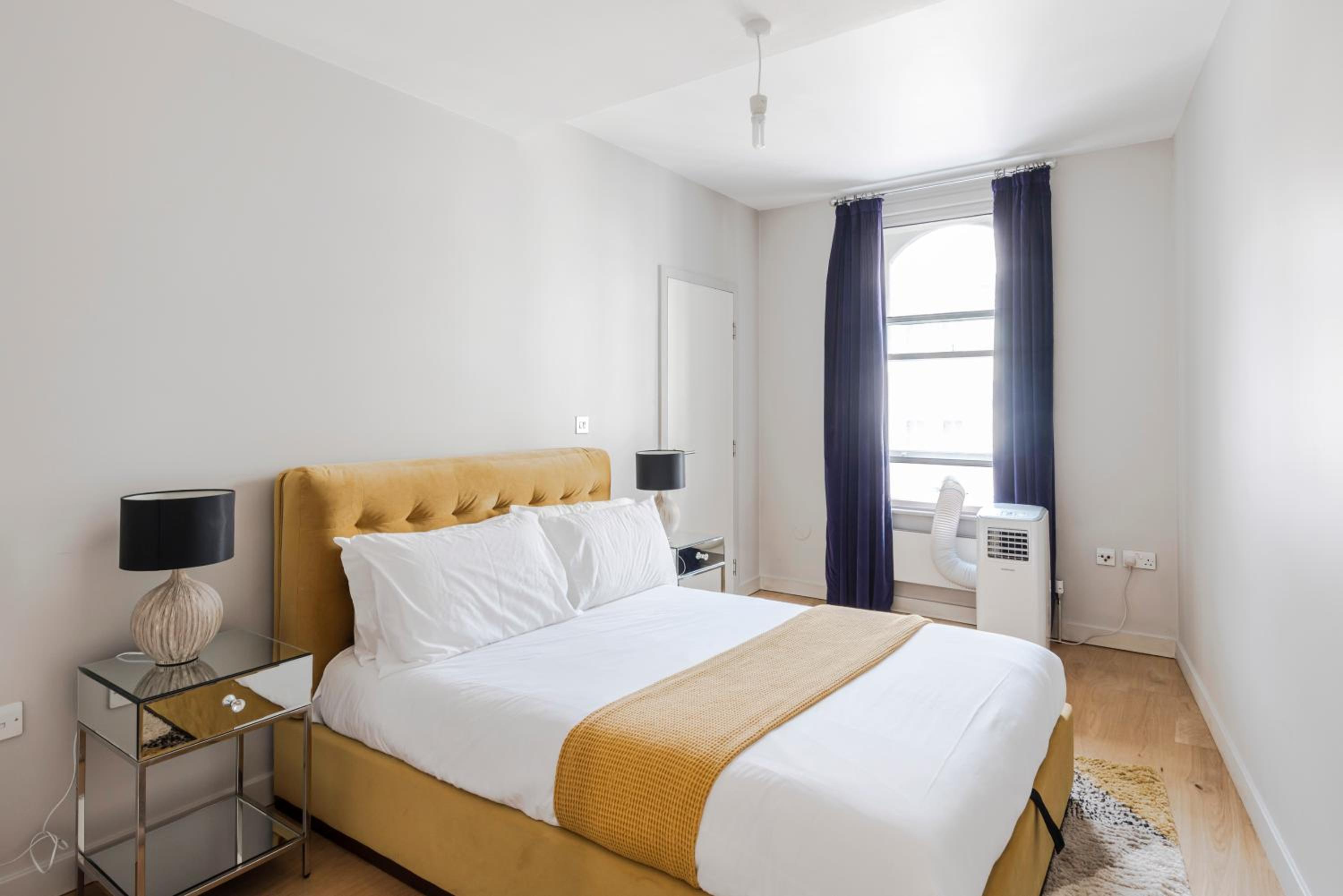 Immaculate 2-Bed Apartment in Prime Central London
