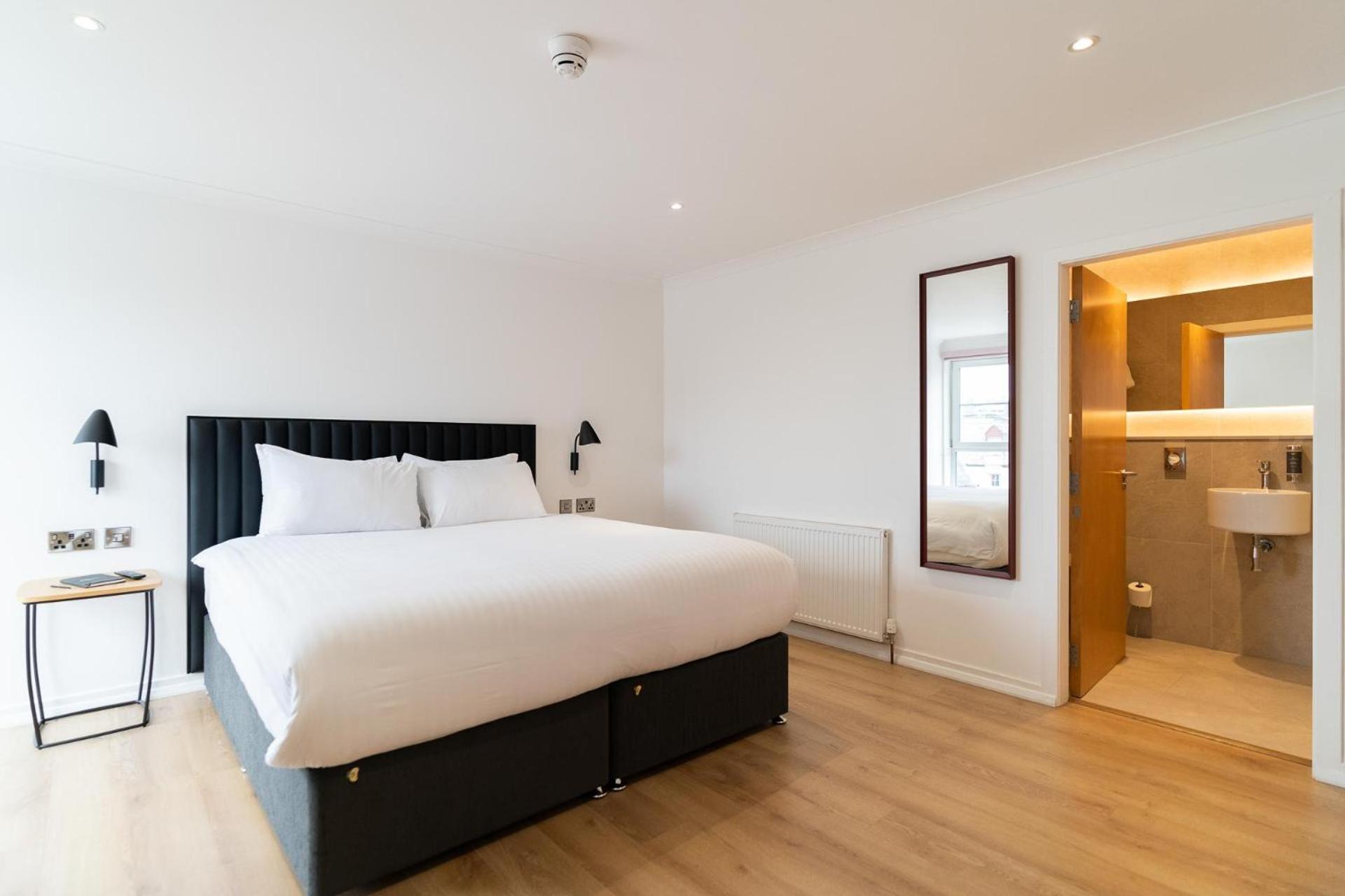 PREMIER SUITES Edinburgh Fountain Court