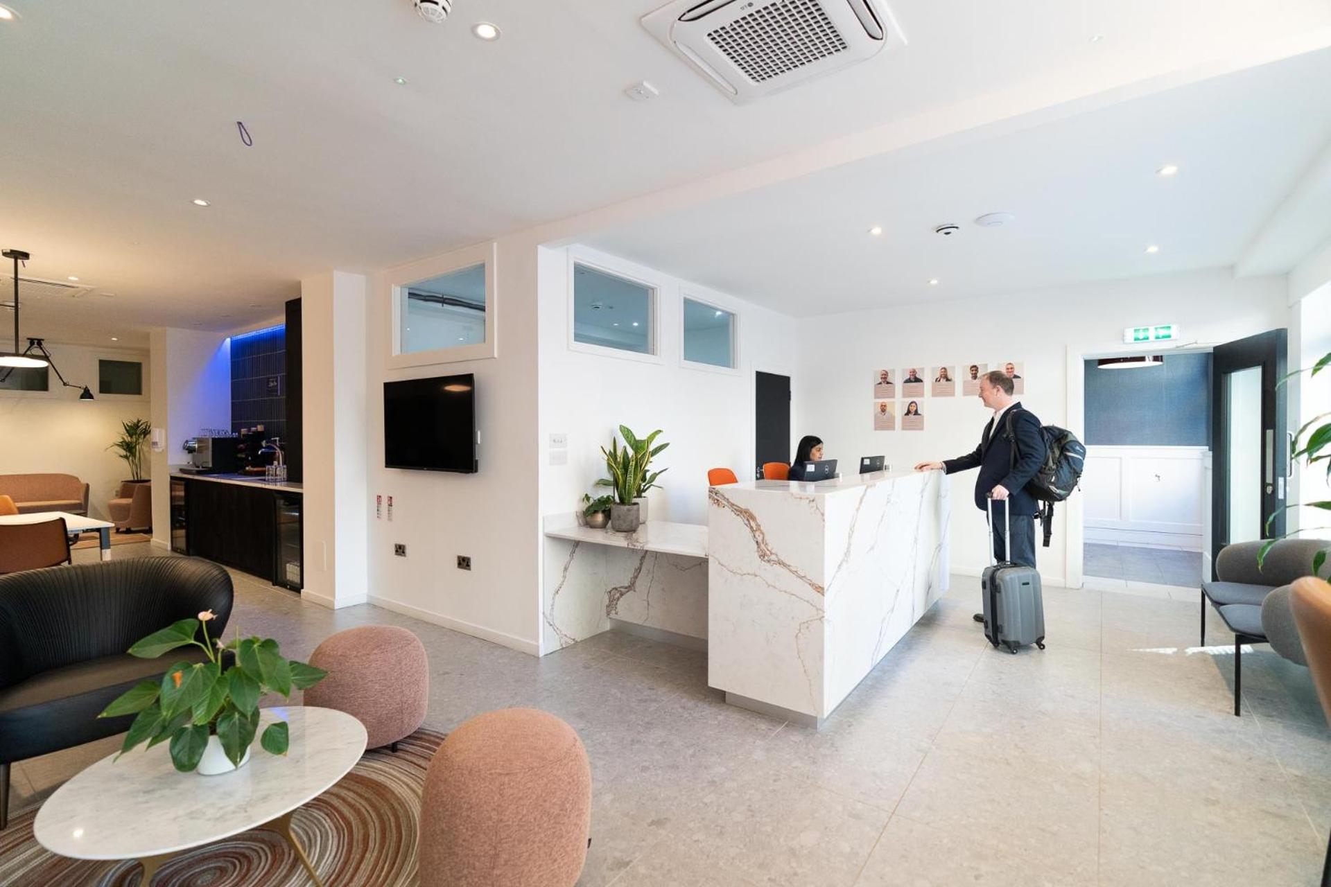 PREMIER SUITES Edinburgh Fountain Court
