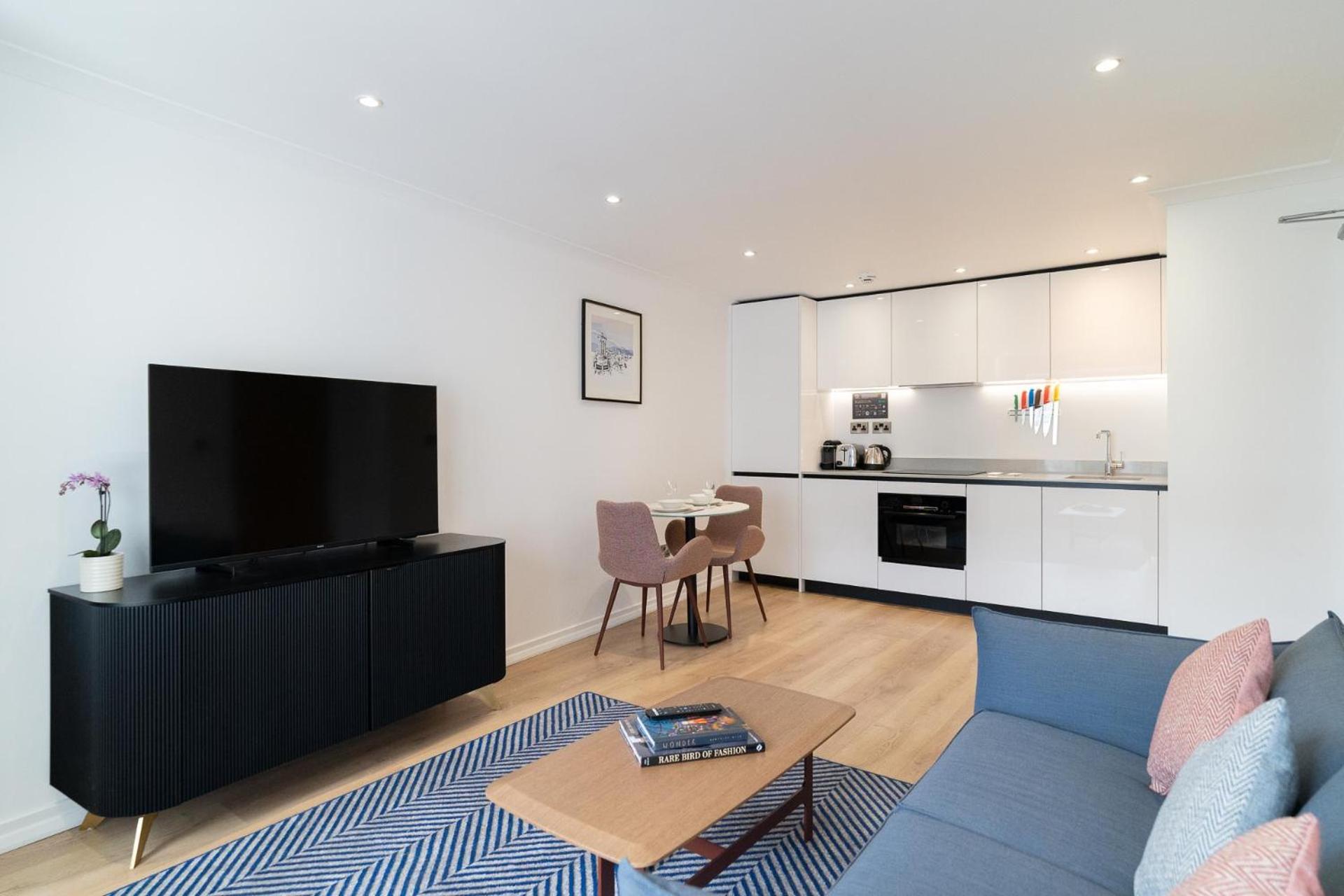 PREMIER SUITES Edinburgh Fountain Court photo 5