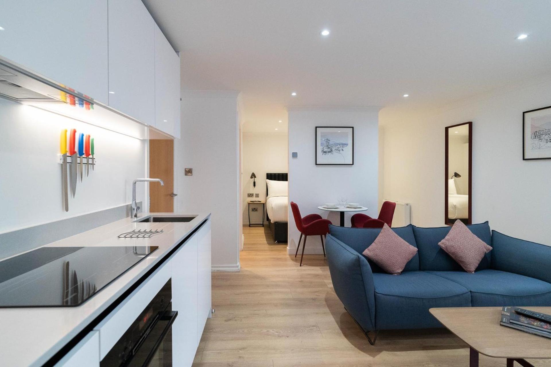 PREMIER SUITES Edinburgh Fountain Court — 9