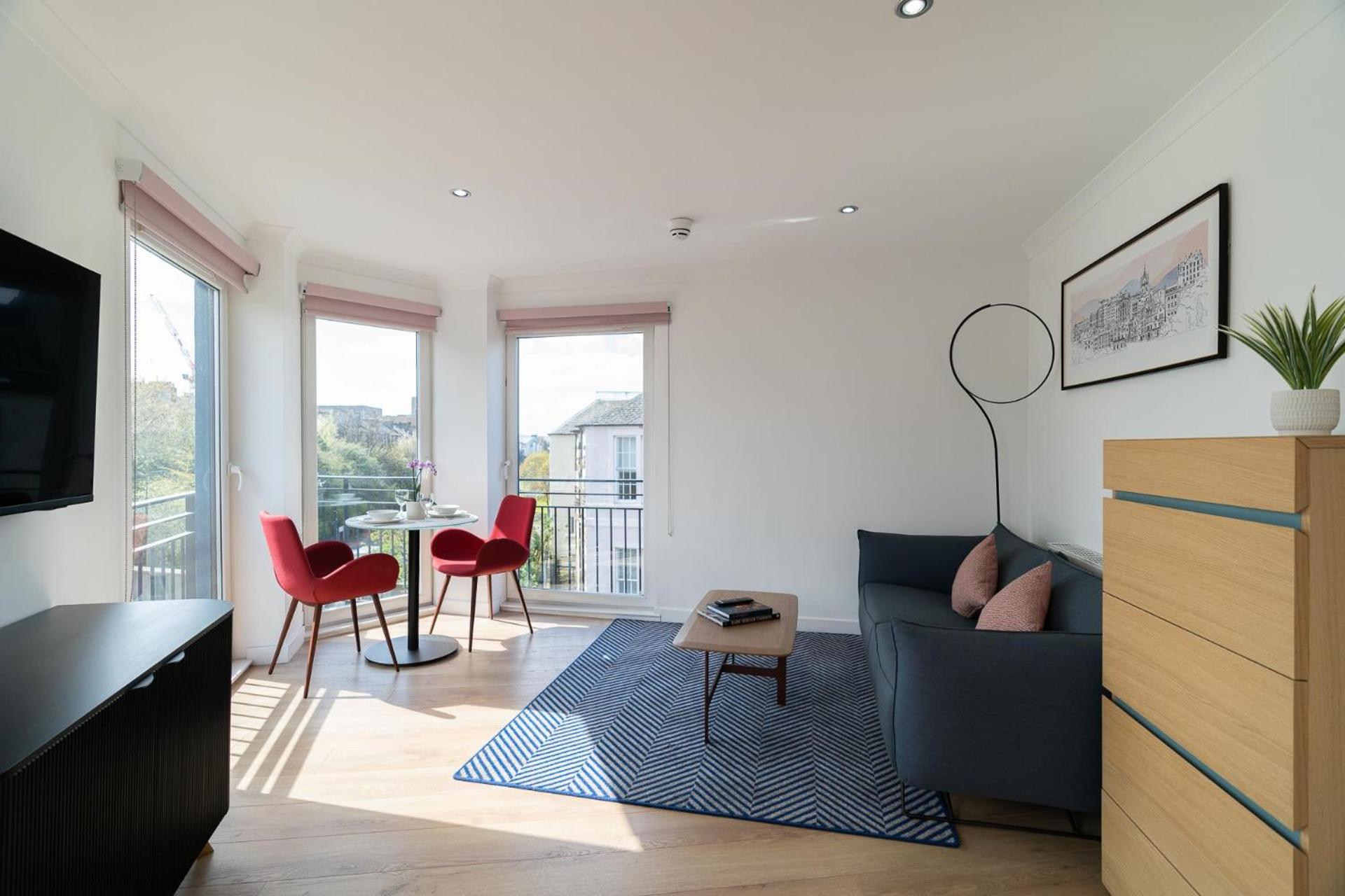 PREMIER SUITES Edinburgh Fountain Court photo 2