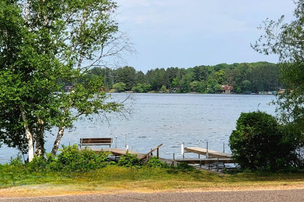 Adorable Old Timey Lakeside Log Cabin - Little House on the Big Arb view 2