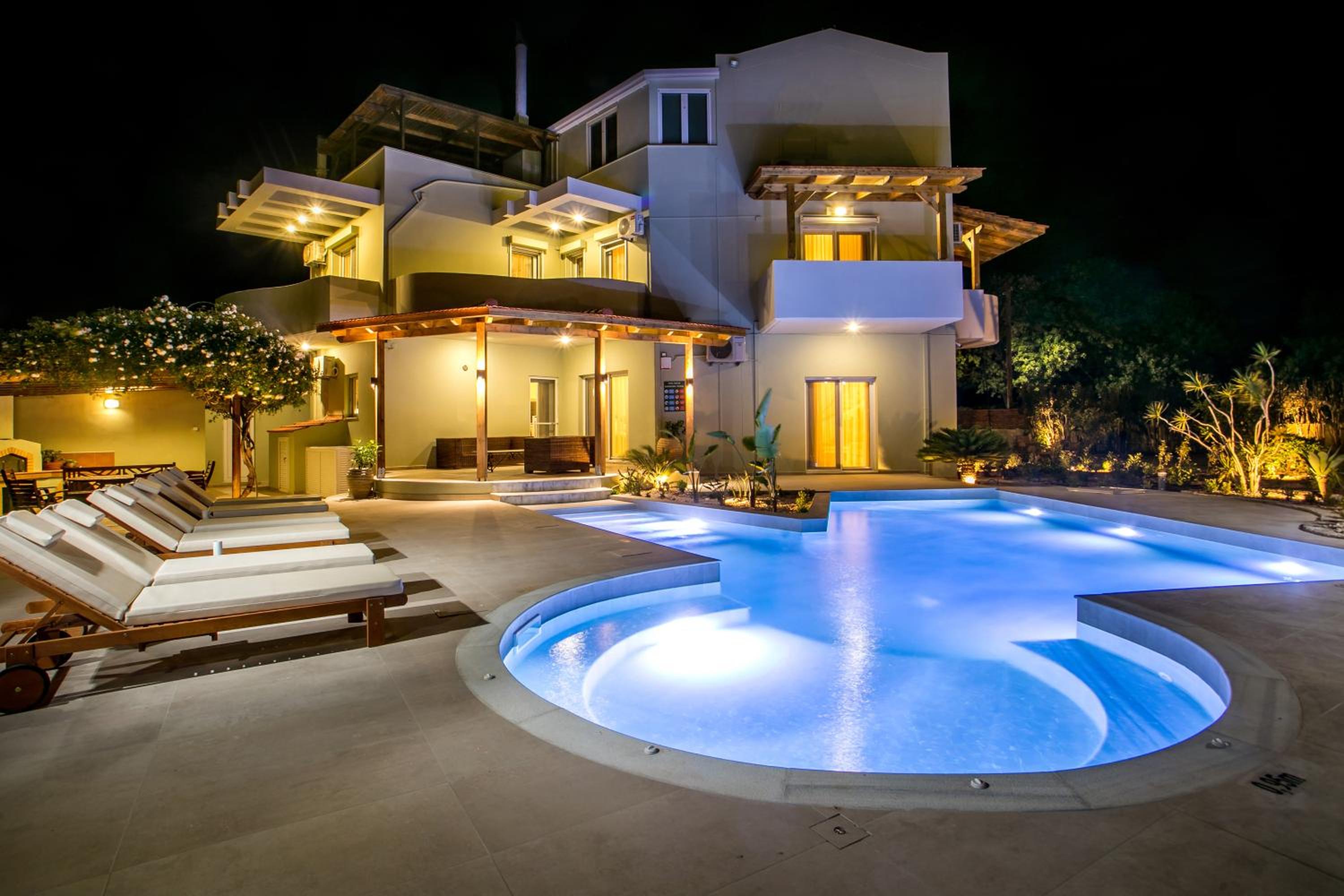 Excelencia New Villa with Artistic Pool & Sea View