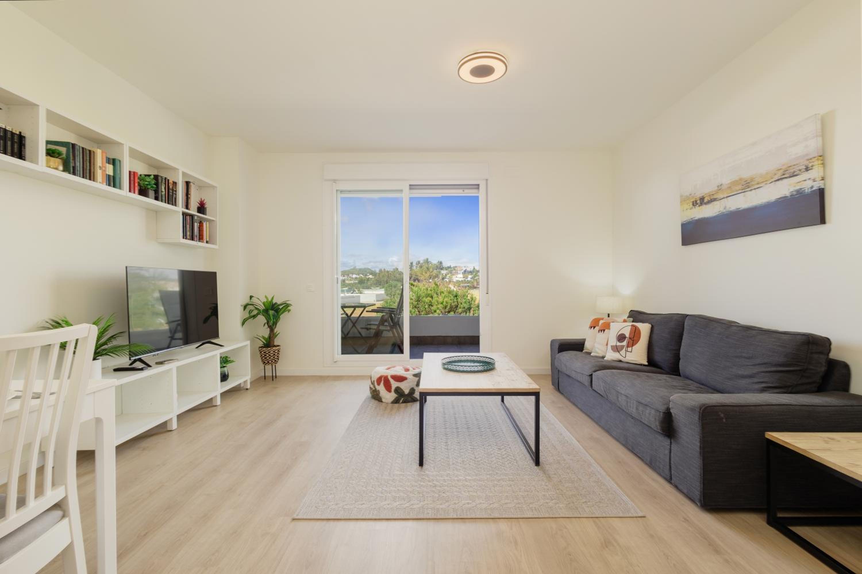 Contemporary 2 bedroom apartment in Nueva Andalucia
