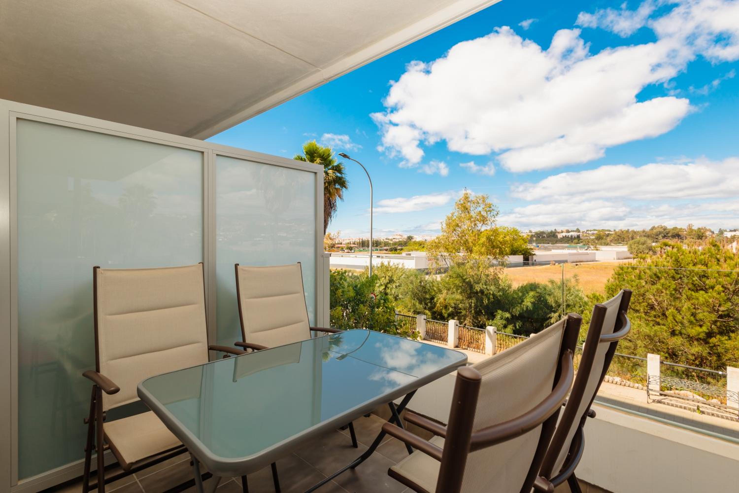 Contemporary 2 bedroom apartment in Nueva Andalucia
