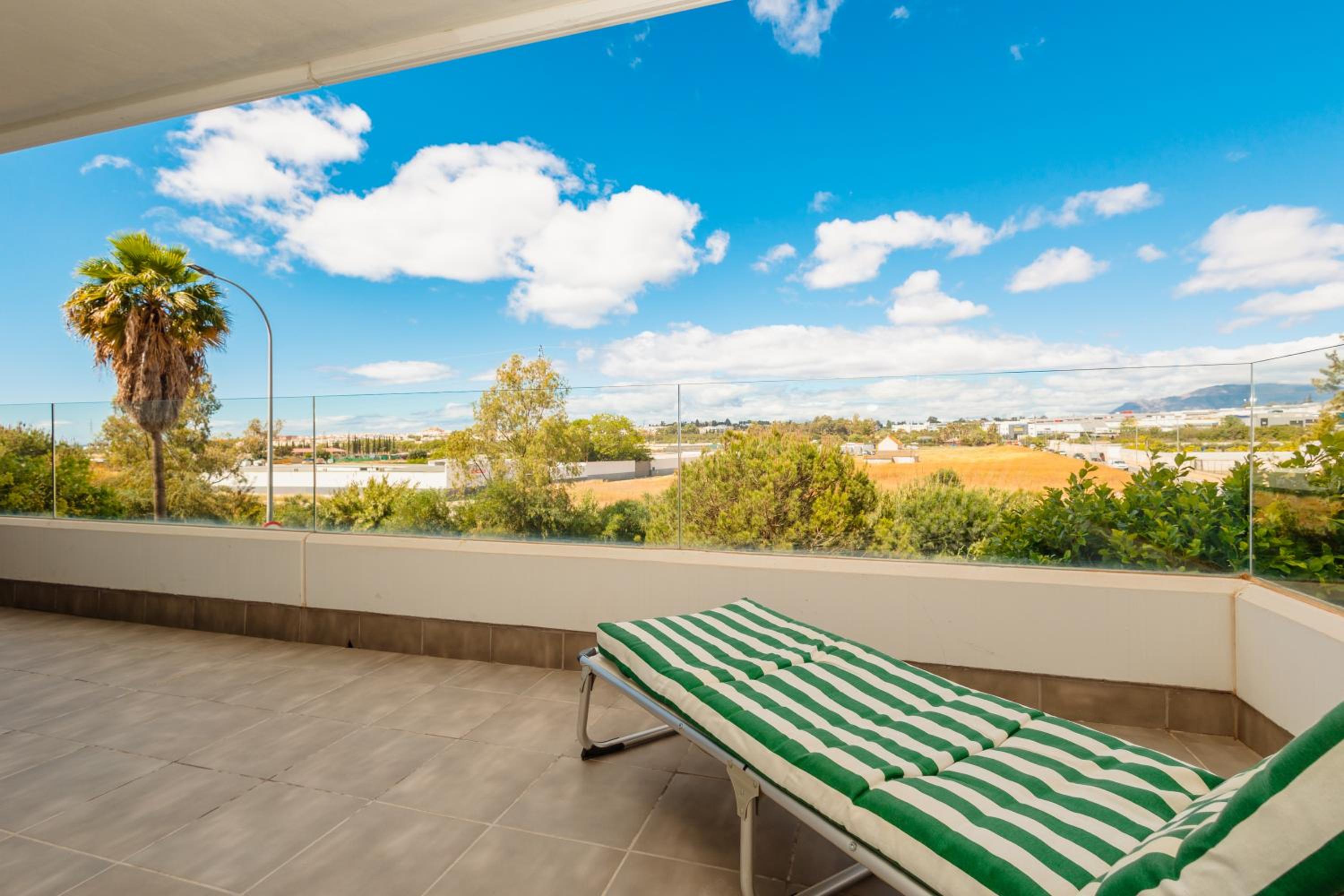 Contemporary 2 bedroom apartment in Nueva Andalucia