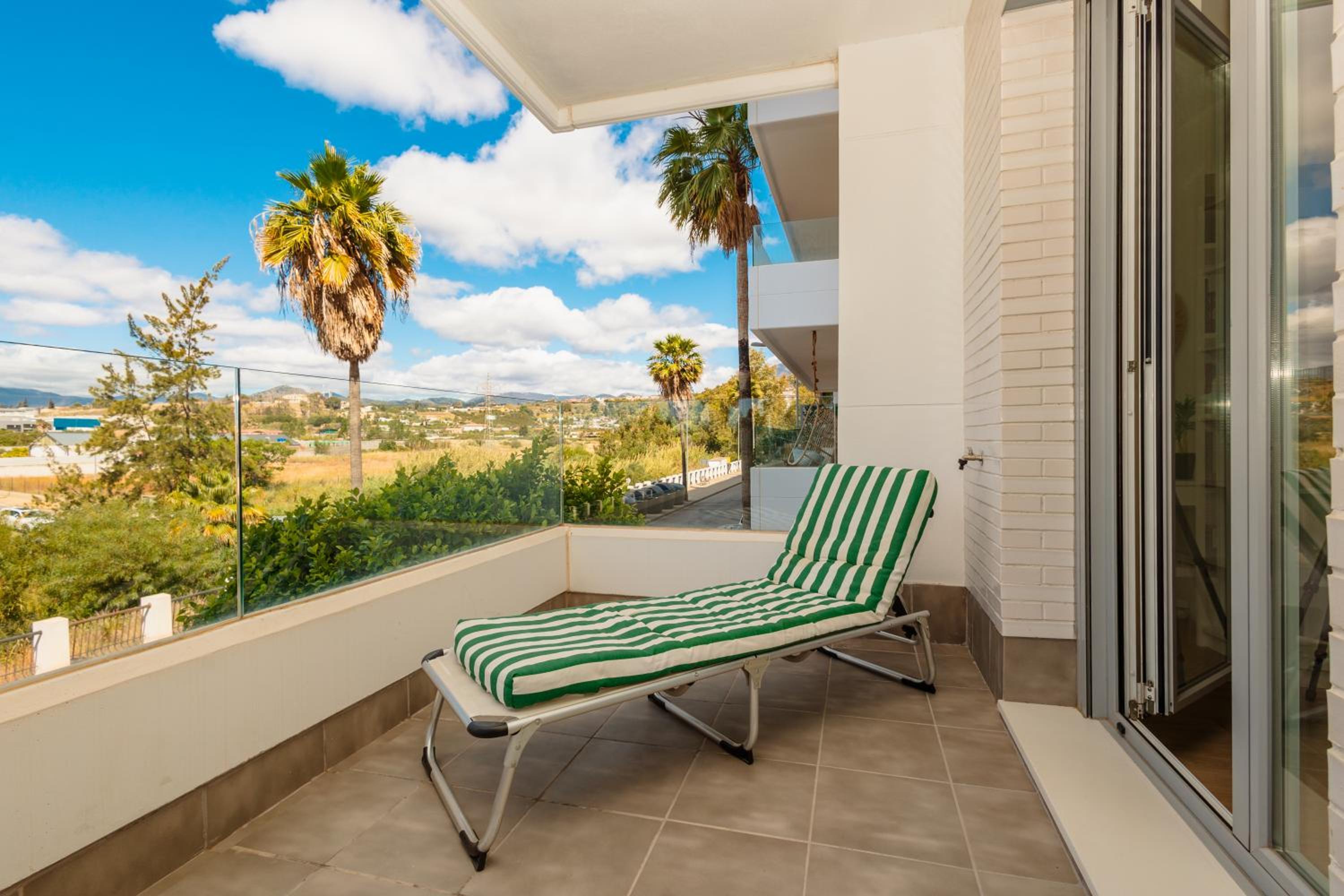 Contemporary 2 bedroom apartment in Nueva Andalucia