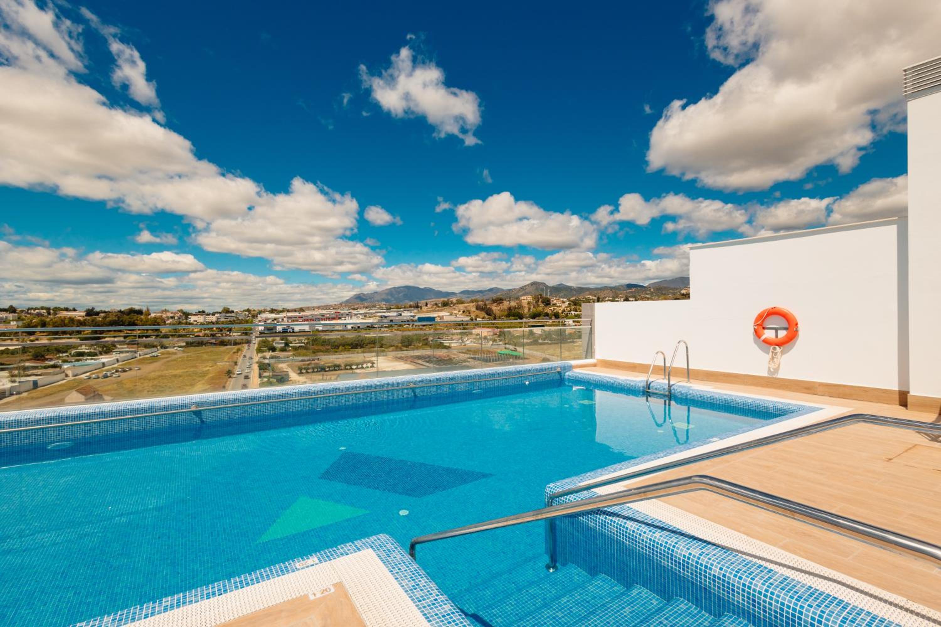 Contemporary 2 bedroom apartment in Nueva Andalucia