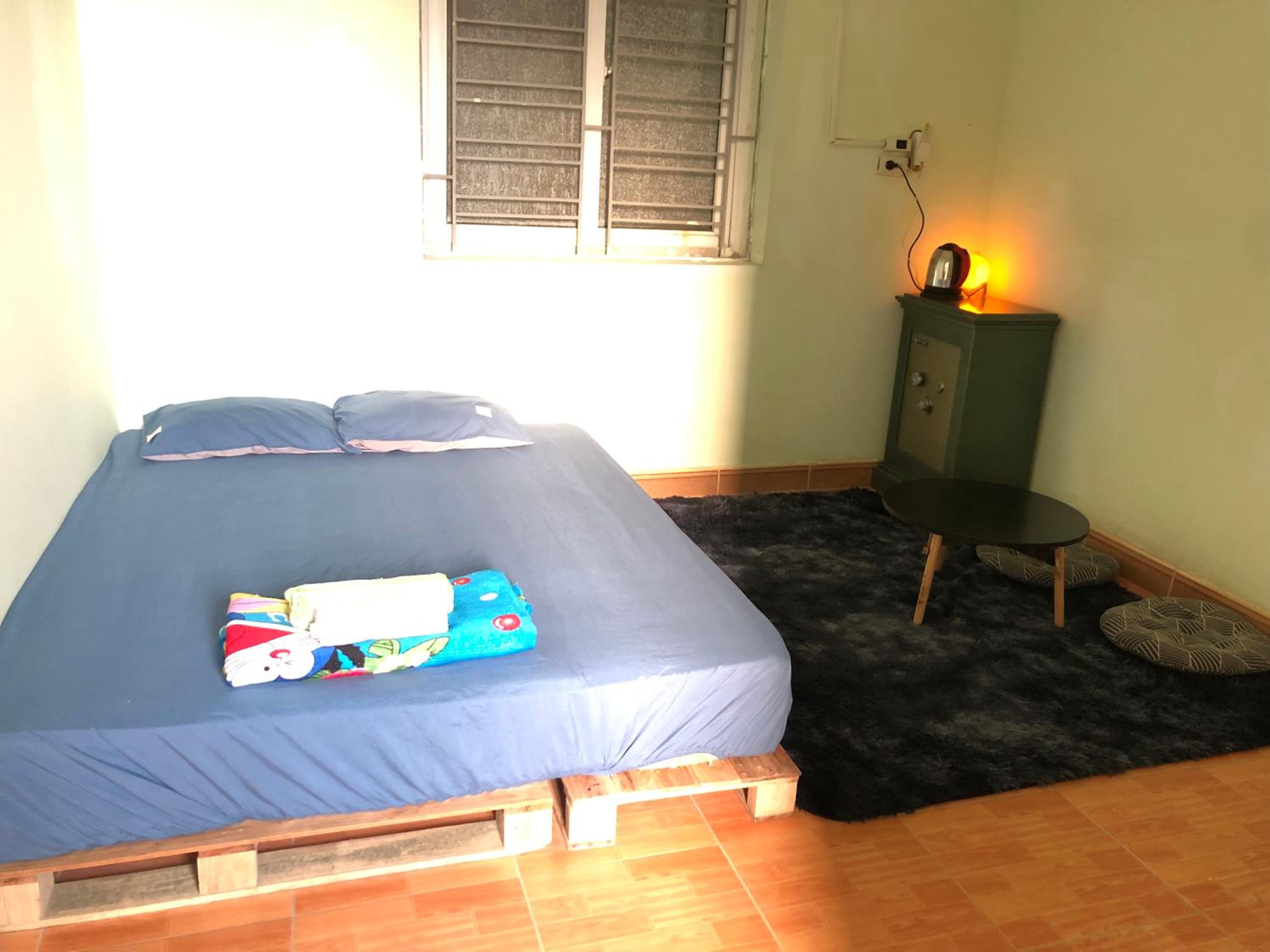 Bee Hostel
