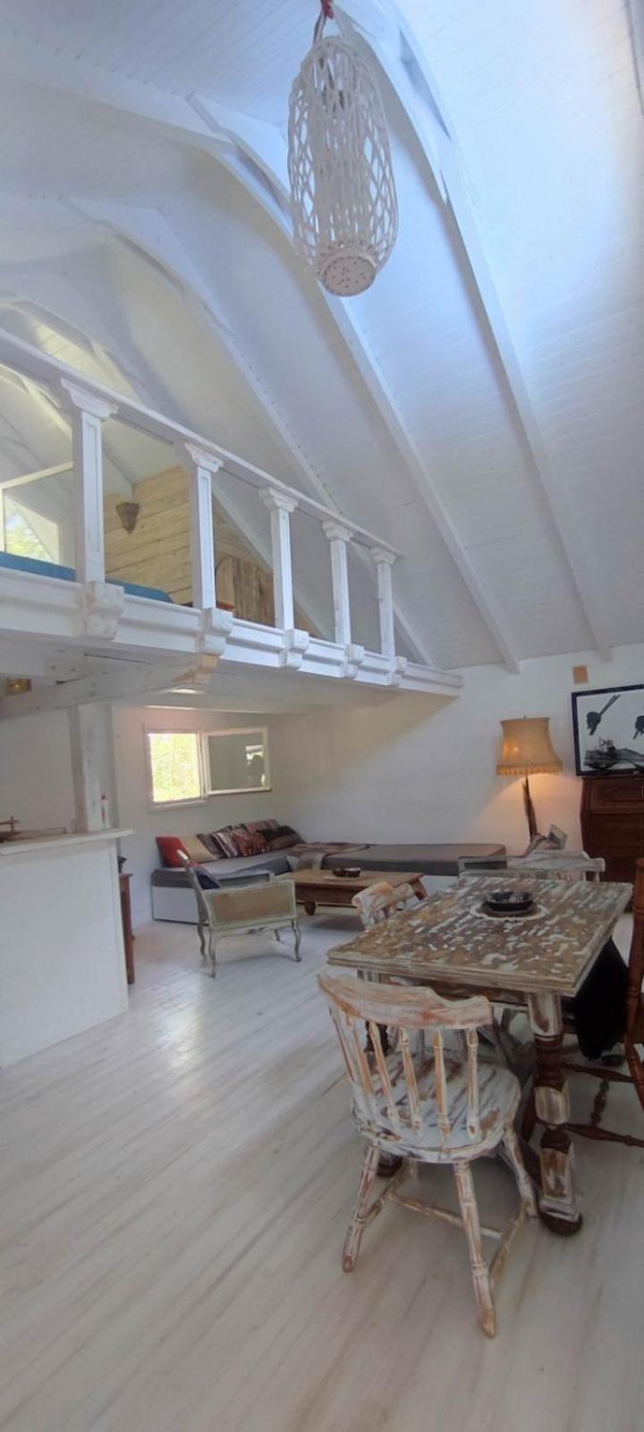 White Apartman