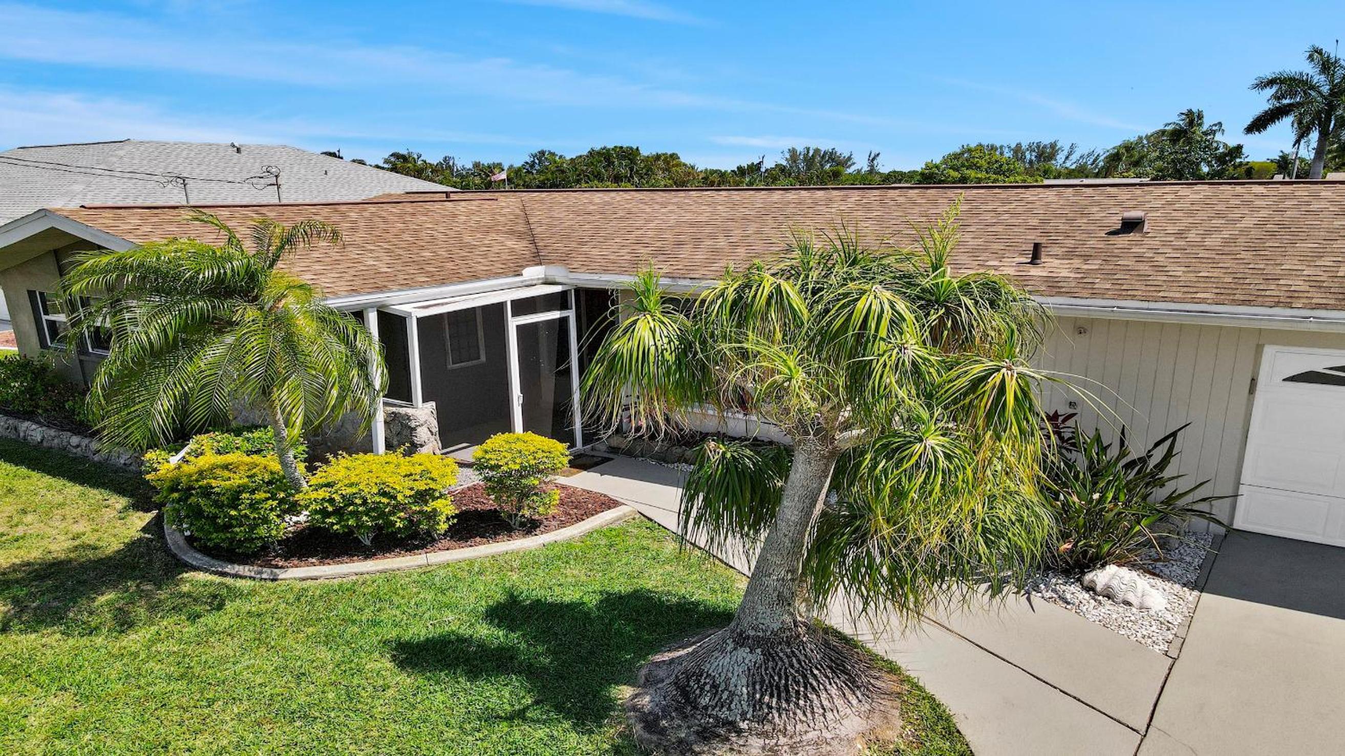 Coral Sunshine - large south terrace with poolspa view 5