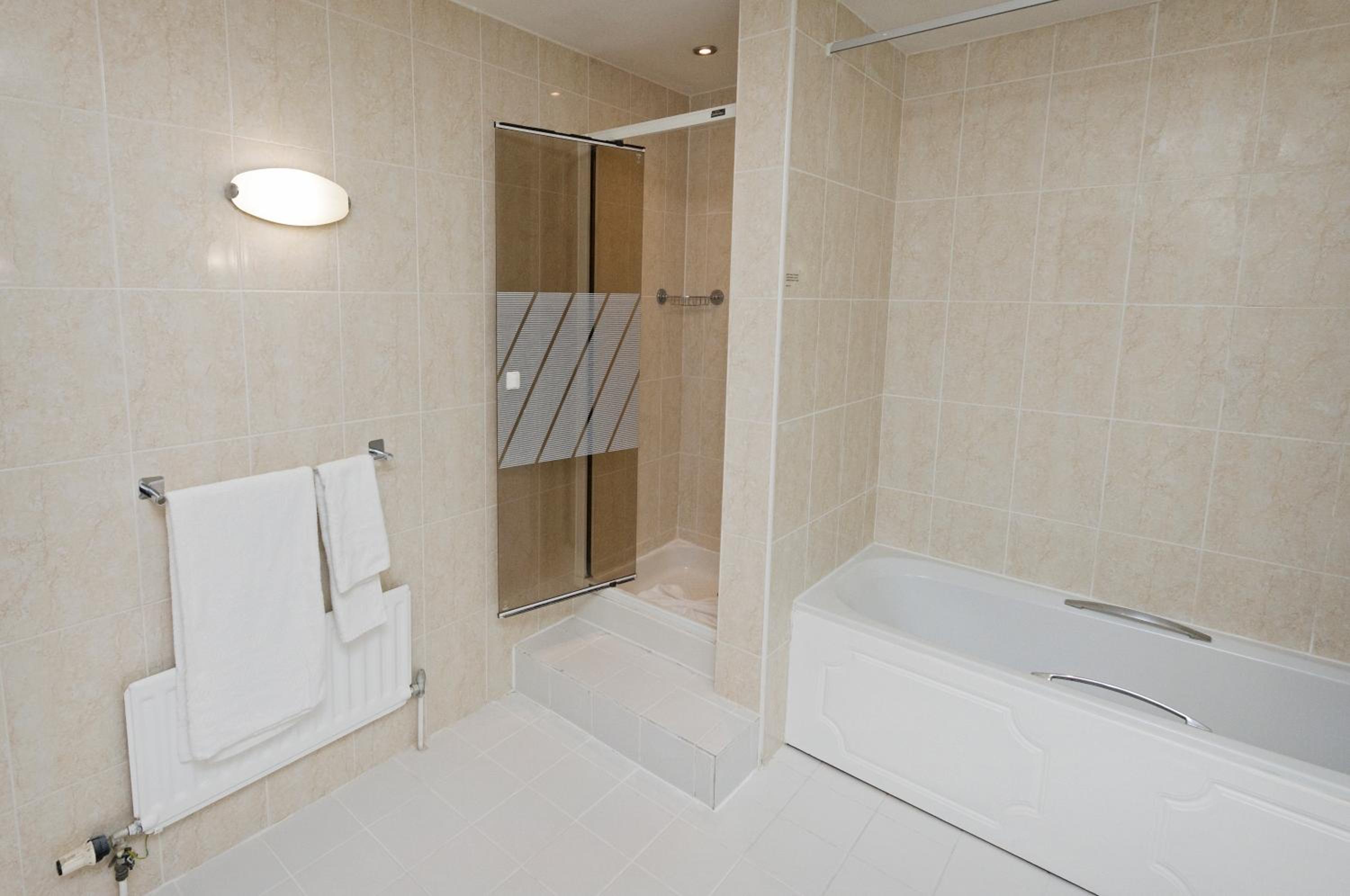 Hook Vacations - Basingstoke Country Hotel  Spa - Property Image 6