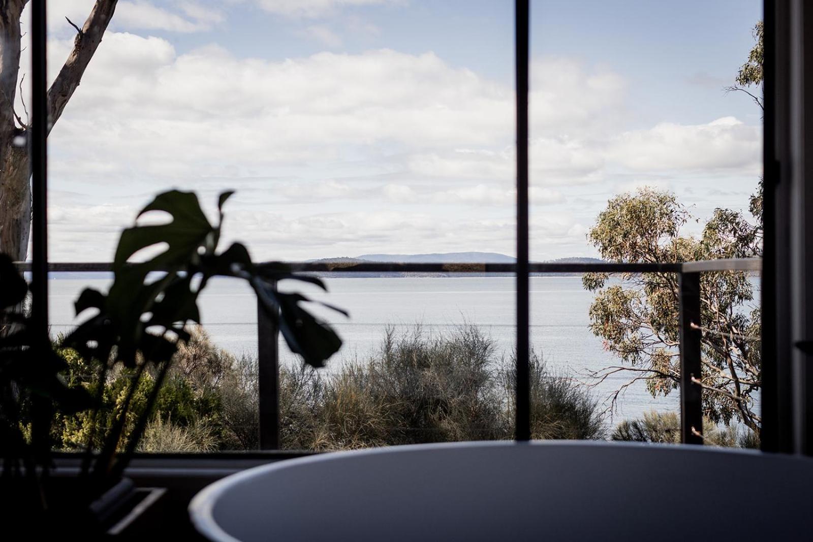 'Lazy Susan='s=' Waterfront Shack