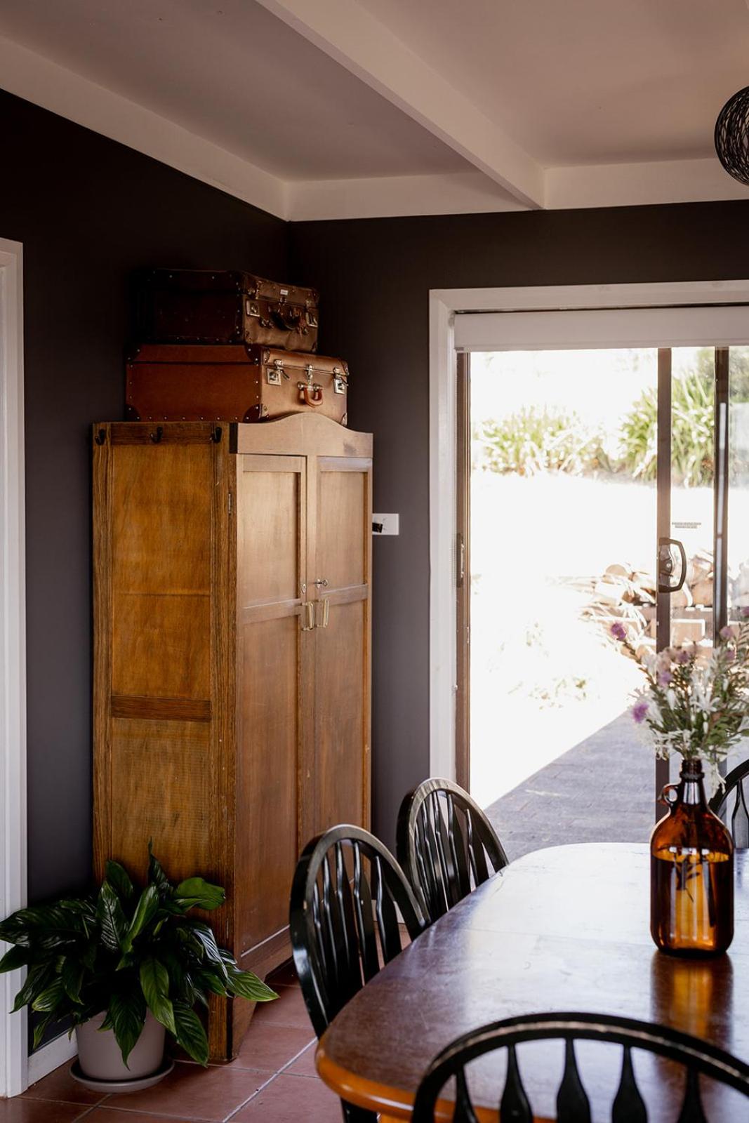 'Lazy Susan='s=' Waterfront Shack