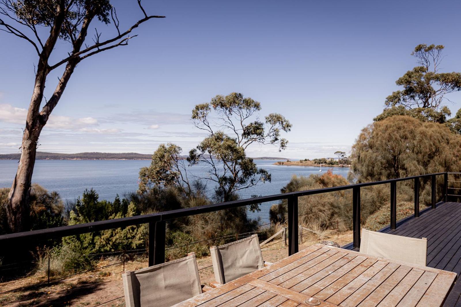 'Lazy Susan='s=' Waterfront Shack