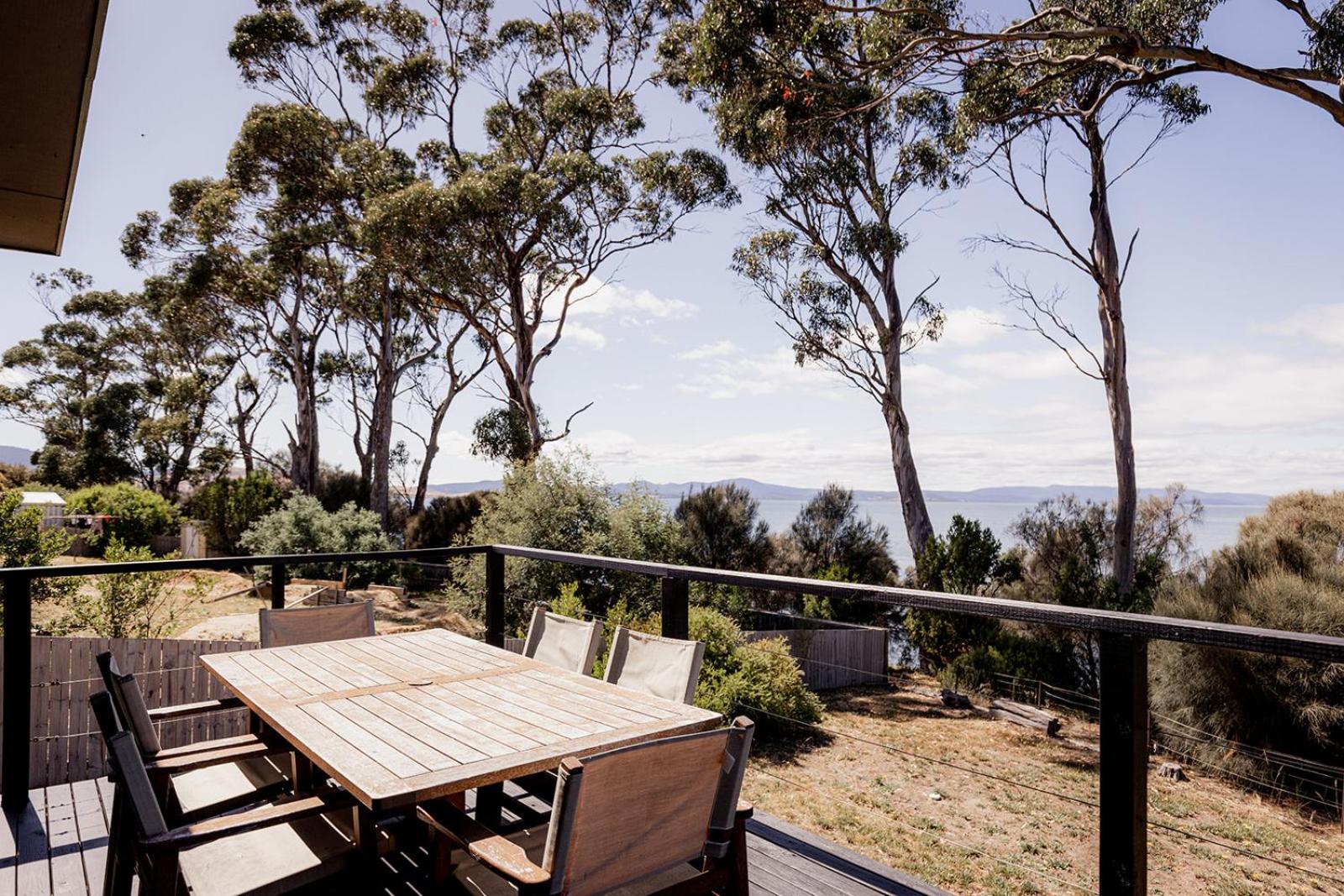 'Lazy Susan='s=' Waterfront Shack