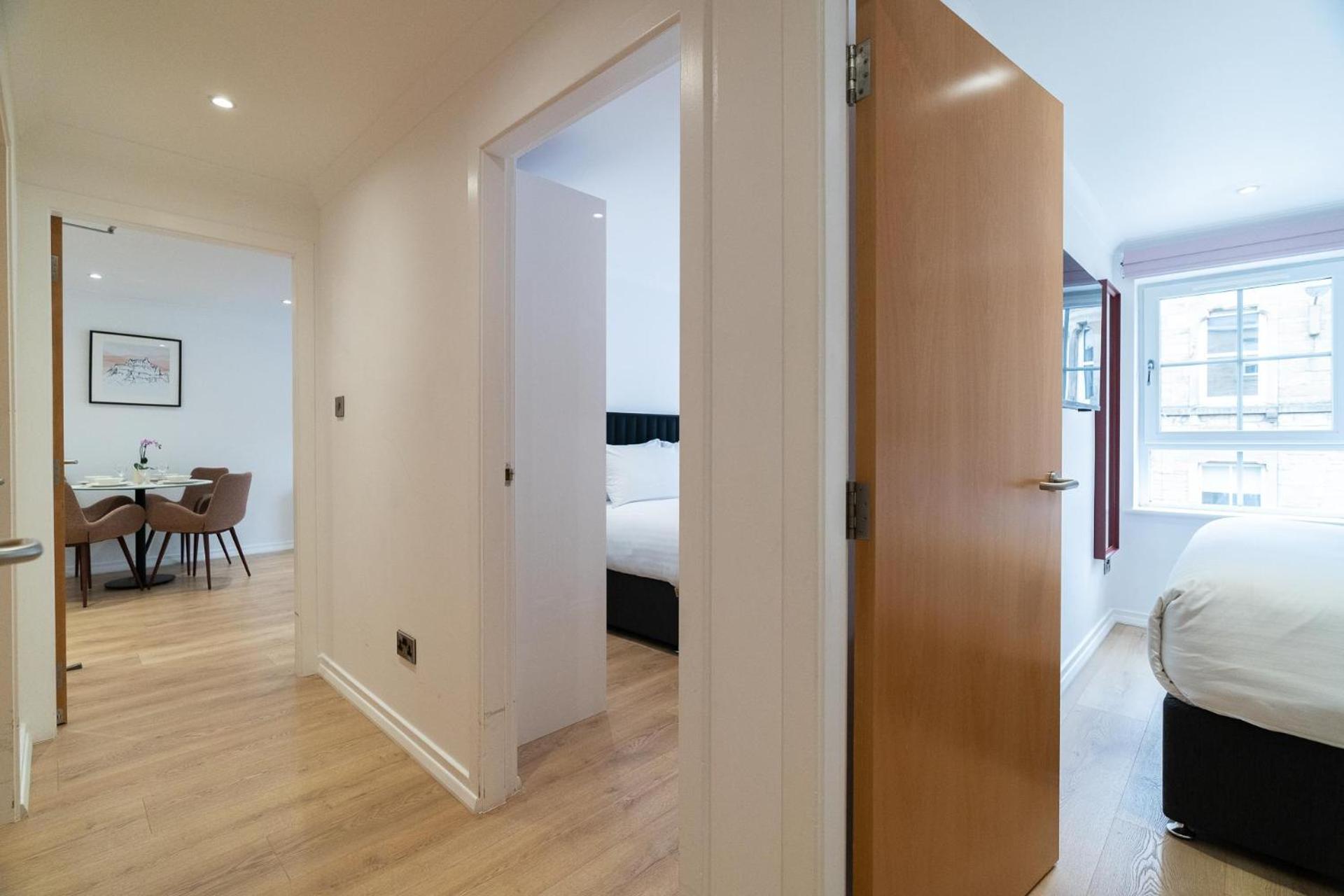 PREMIER SUITES Edinburgh Fountain Court photo 3