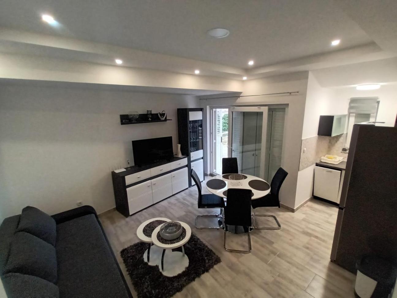 Apartmani Lucija