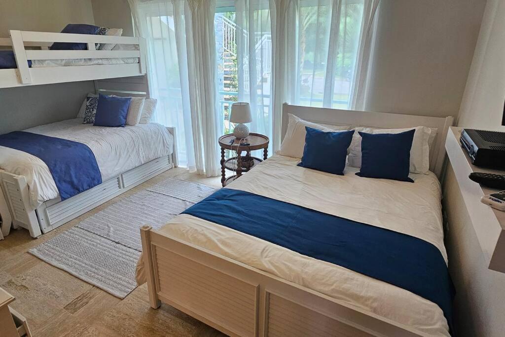 3 BR First Line Beach apt at playa bonita El paraíso building 101 view 3