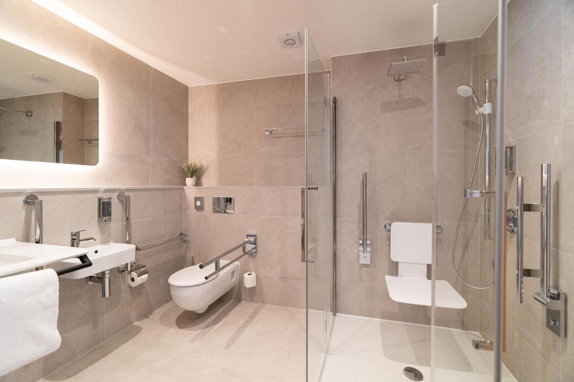 PREMIER SUITES Edinburgh Fountain Court photo 4
