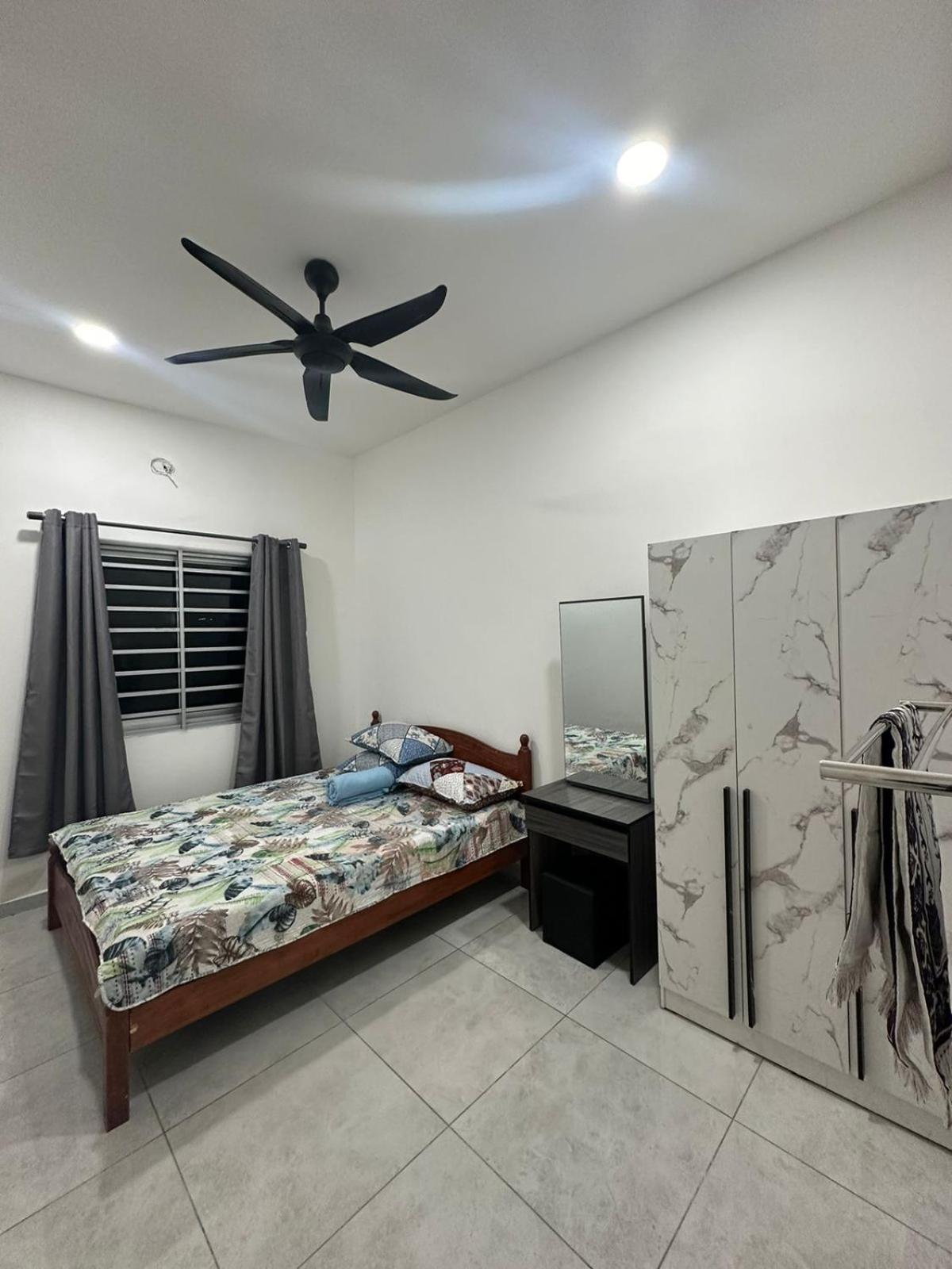 HOME STAY Ibu Zai photo 6