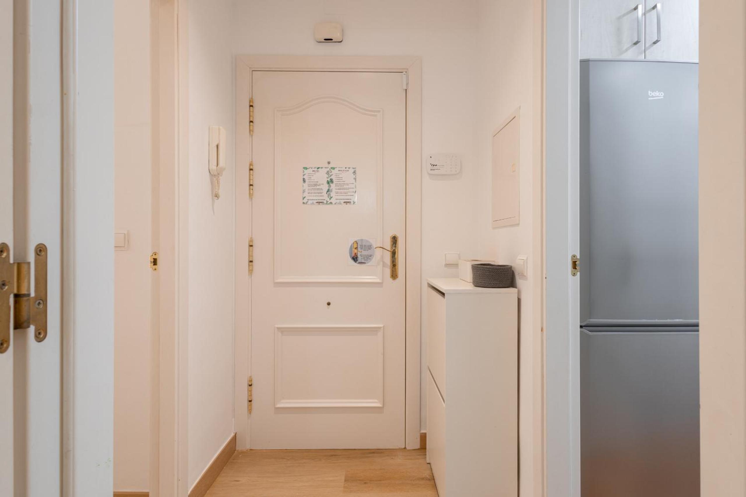C21 Trendy 2 Bdr & Parking downtown