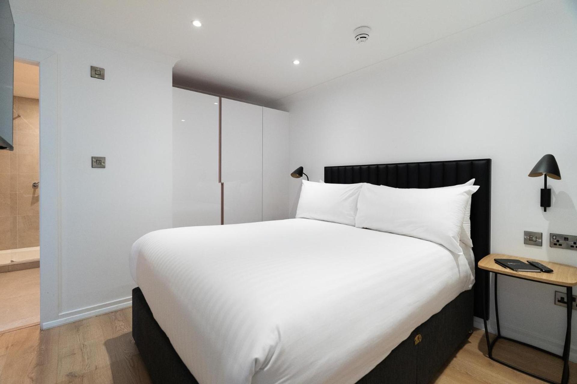 PREMIER SUITES Edinburgh Fountain Court — 13