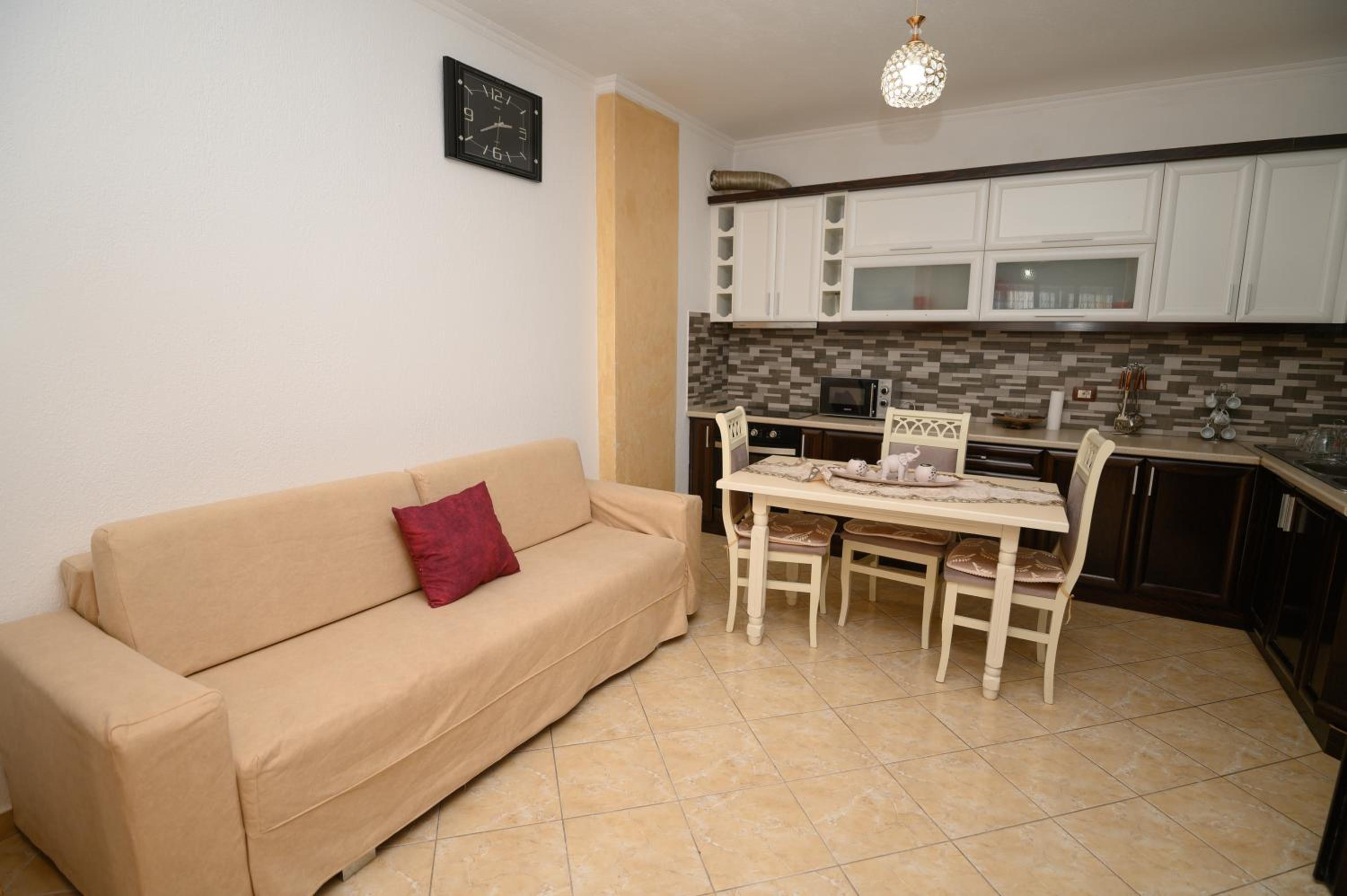 Shuli's Apartments photo 4