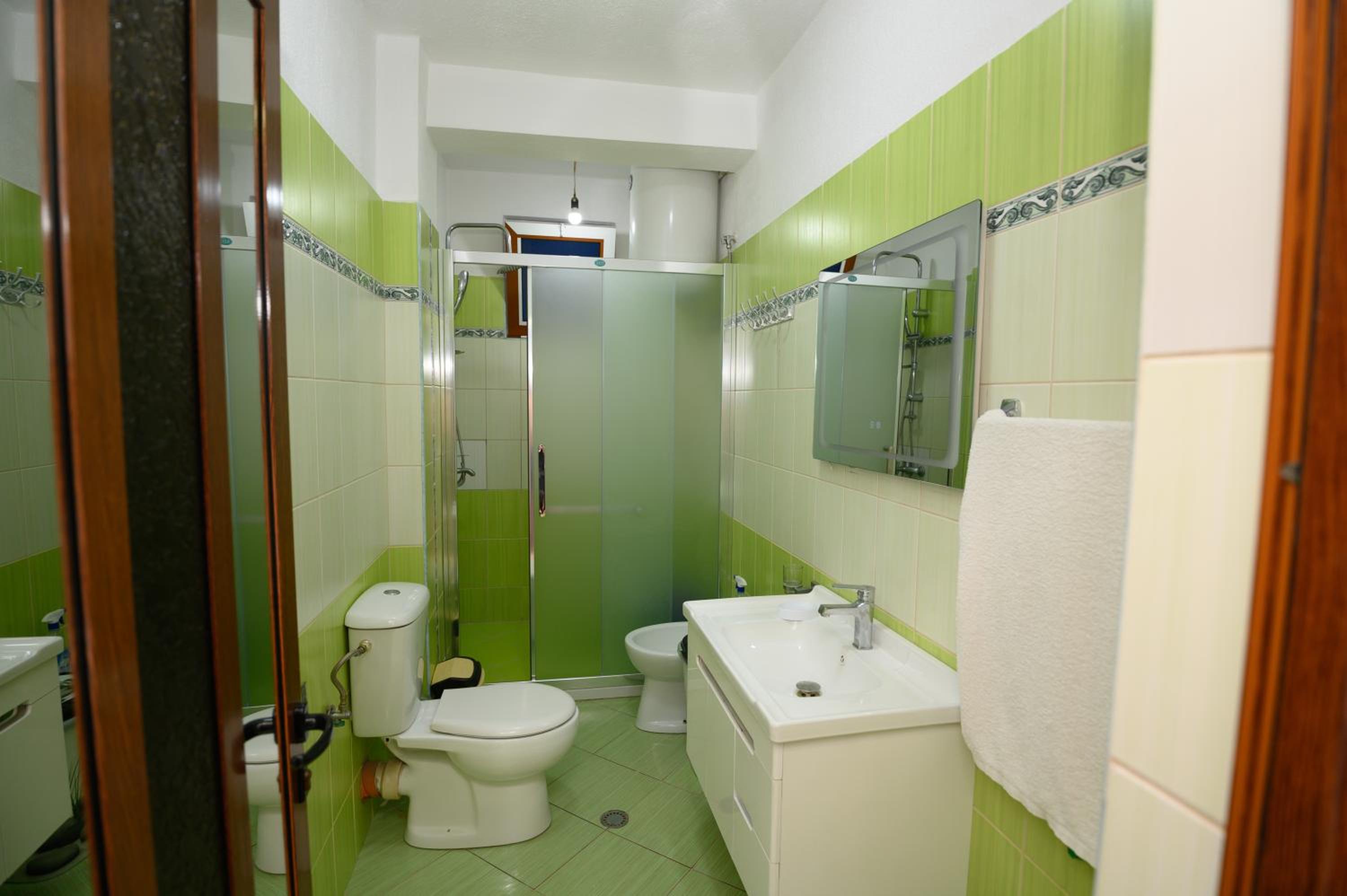 Shuli's Apartments